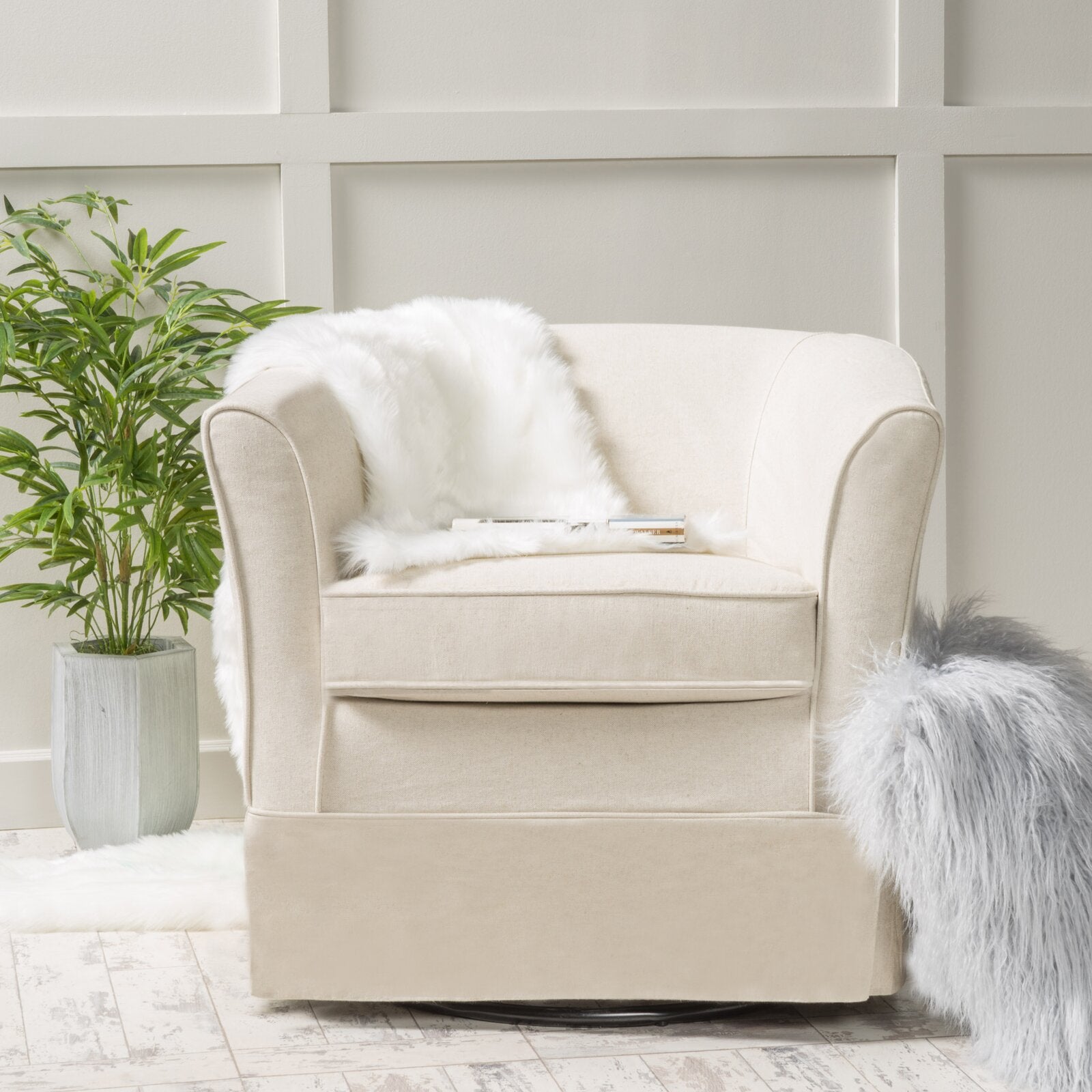 Aajaylah Swivel Barrel Chair K7535