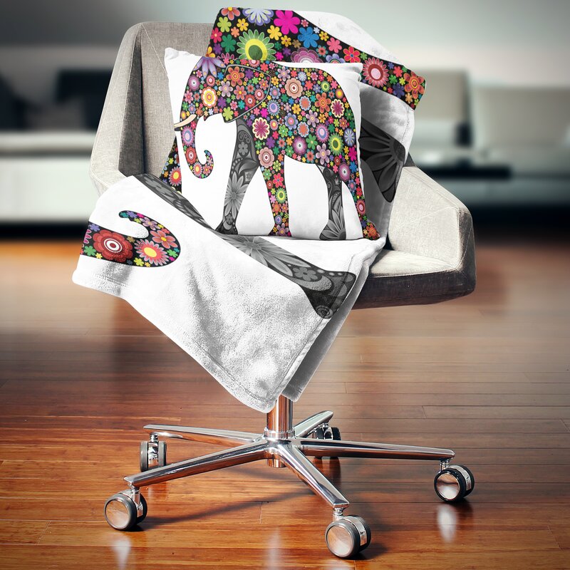 18" x 18" Animal Cheerful Elephant Pillow