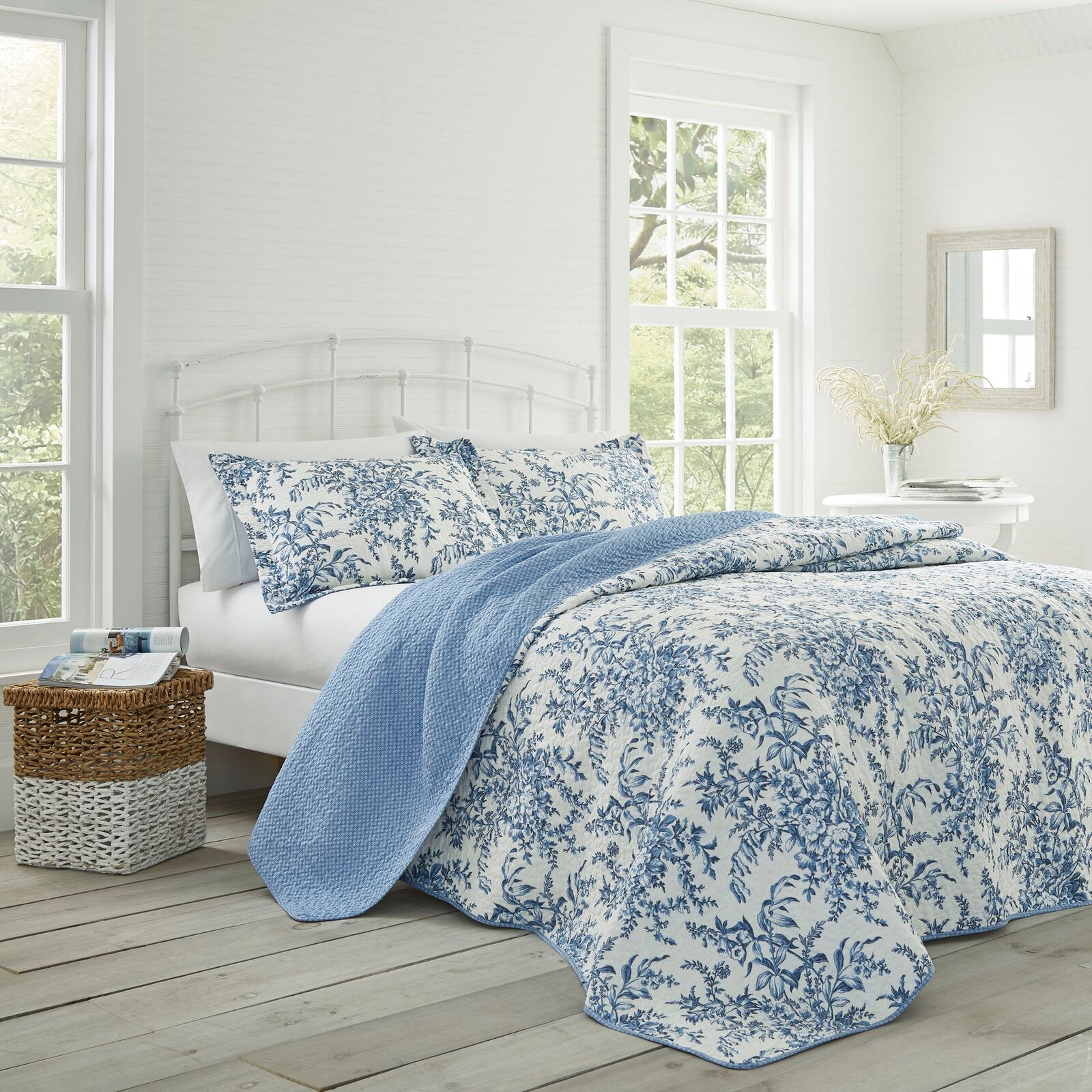 Bedford Reversible Quilt Set SC375