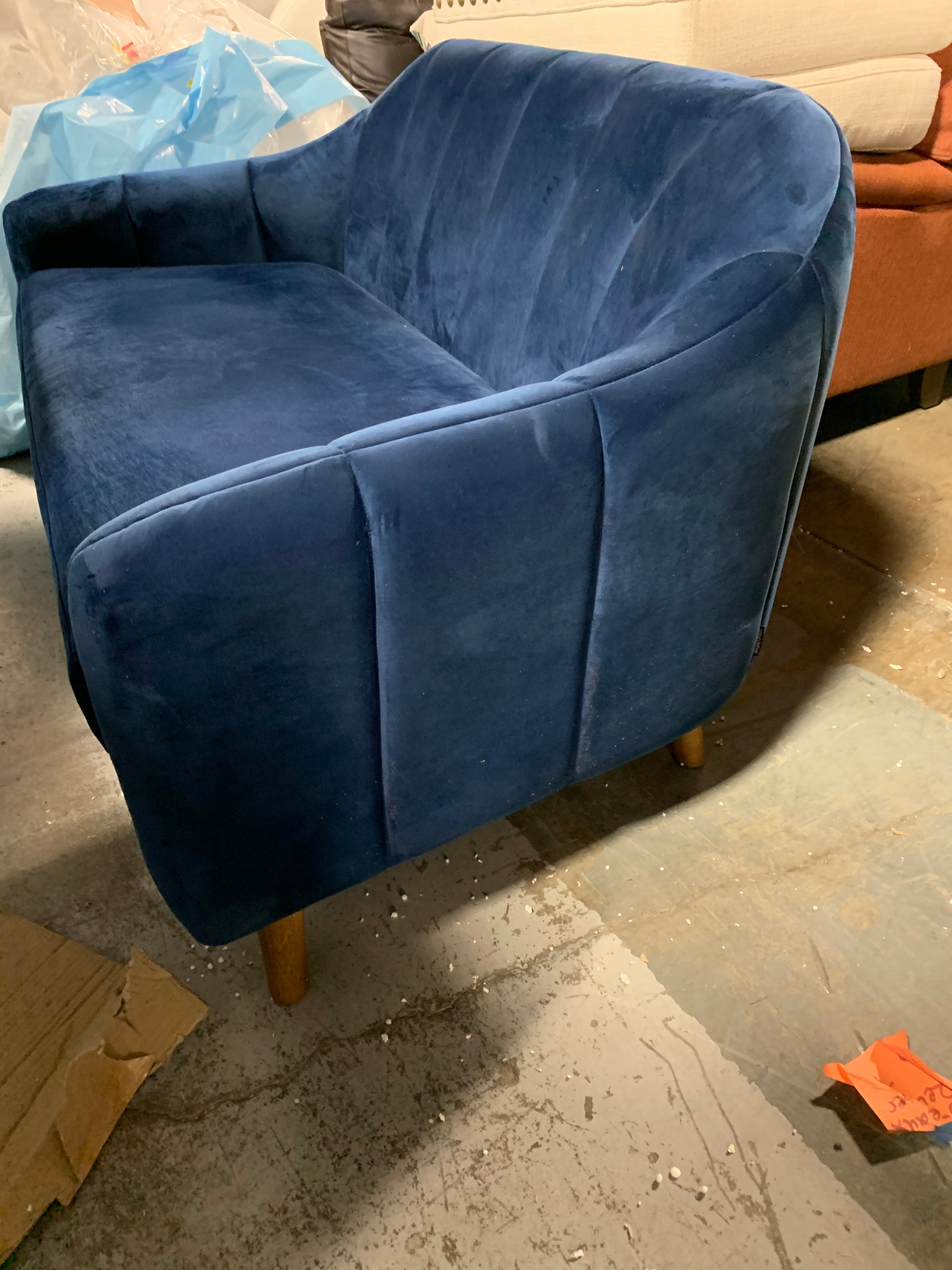 Boevange-sur-Attert 57.5" Wide Velvet Flared Arm Loveseat
