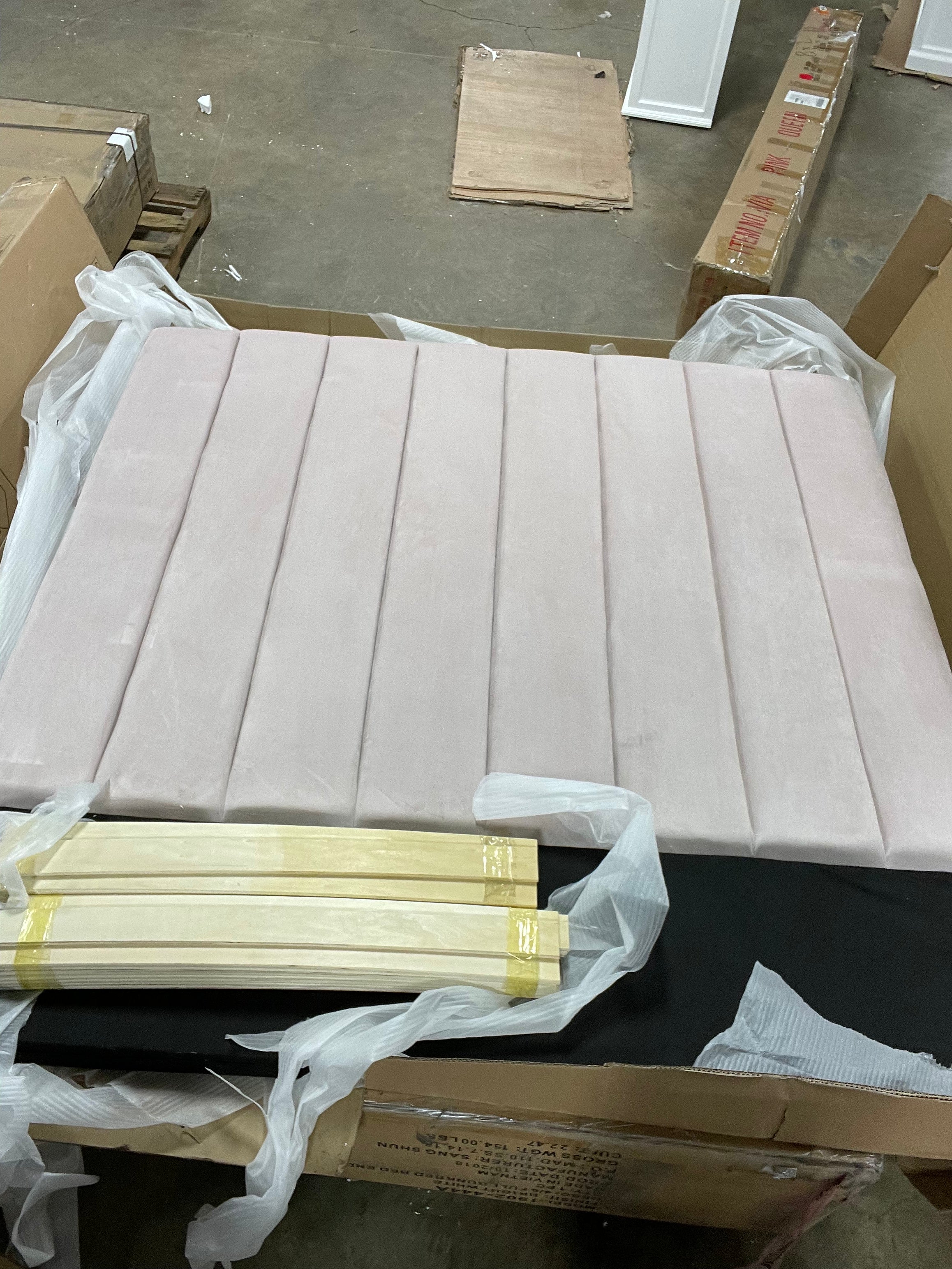 Alaysia Tufted  Upholstered Platform Bed (2 Boxes) CA245