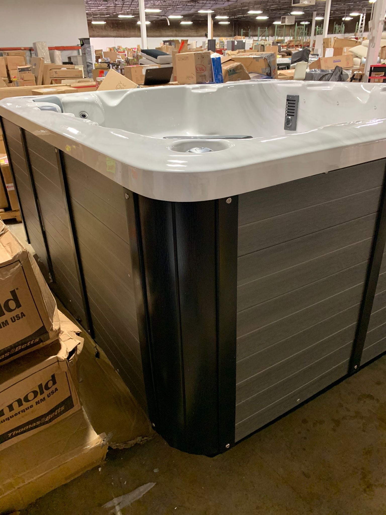 Futura Spas 6 Person 88 Jet Acrylic Square Hot Tub with Ozonator i