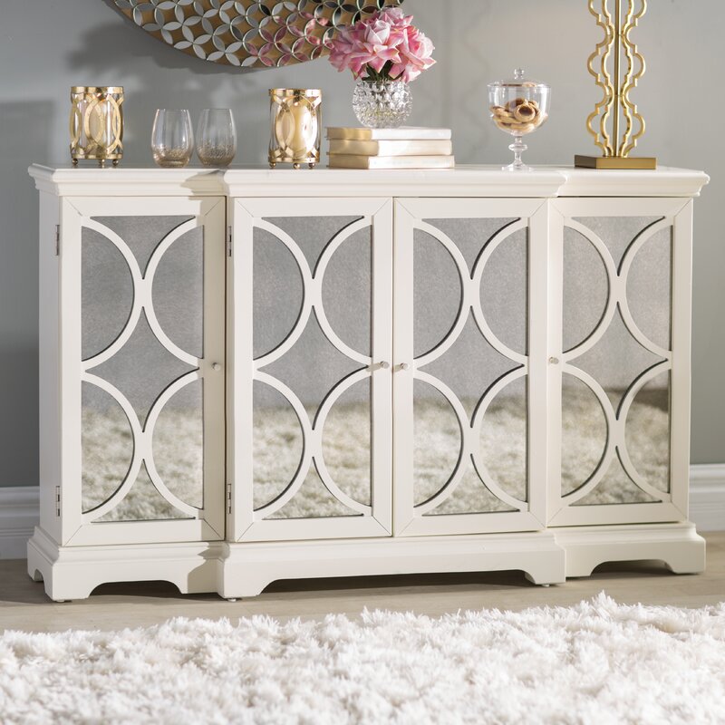 Elyza Credenza