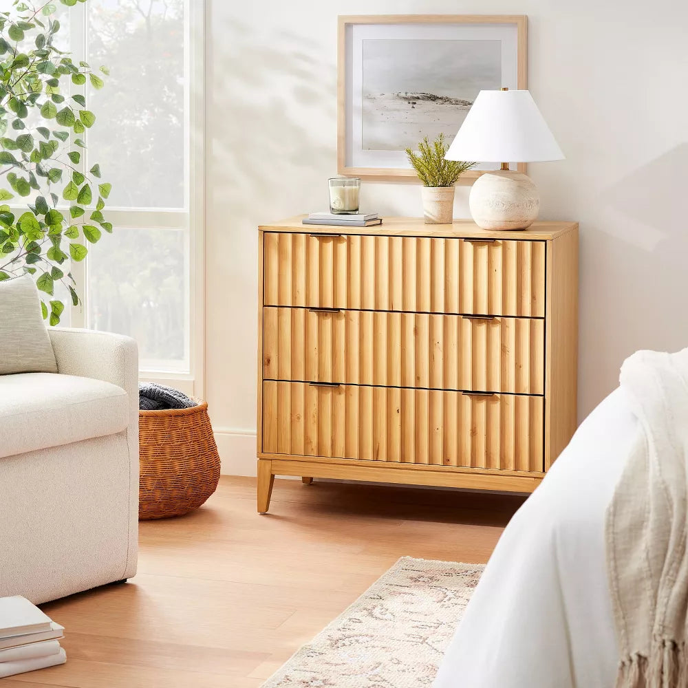 Thousand Oaks Wood Scalloped 3 Drawer Dresser