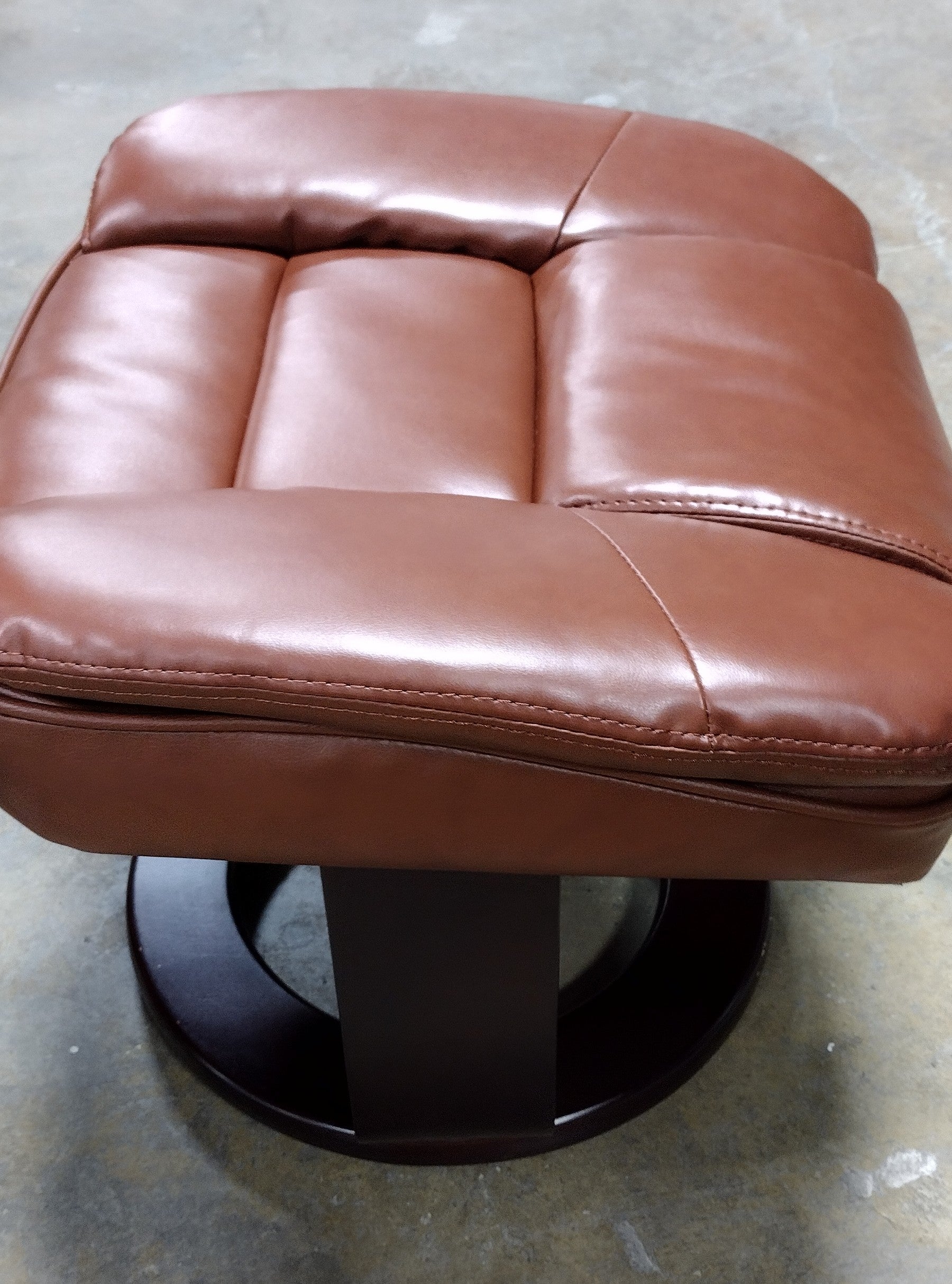 32'' Wide Manual Swivel Standard Recliner with Ottoman