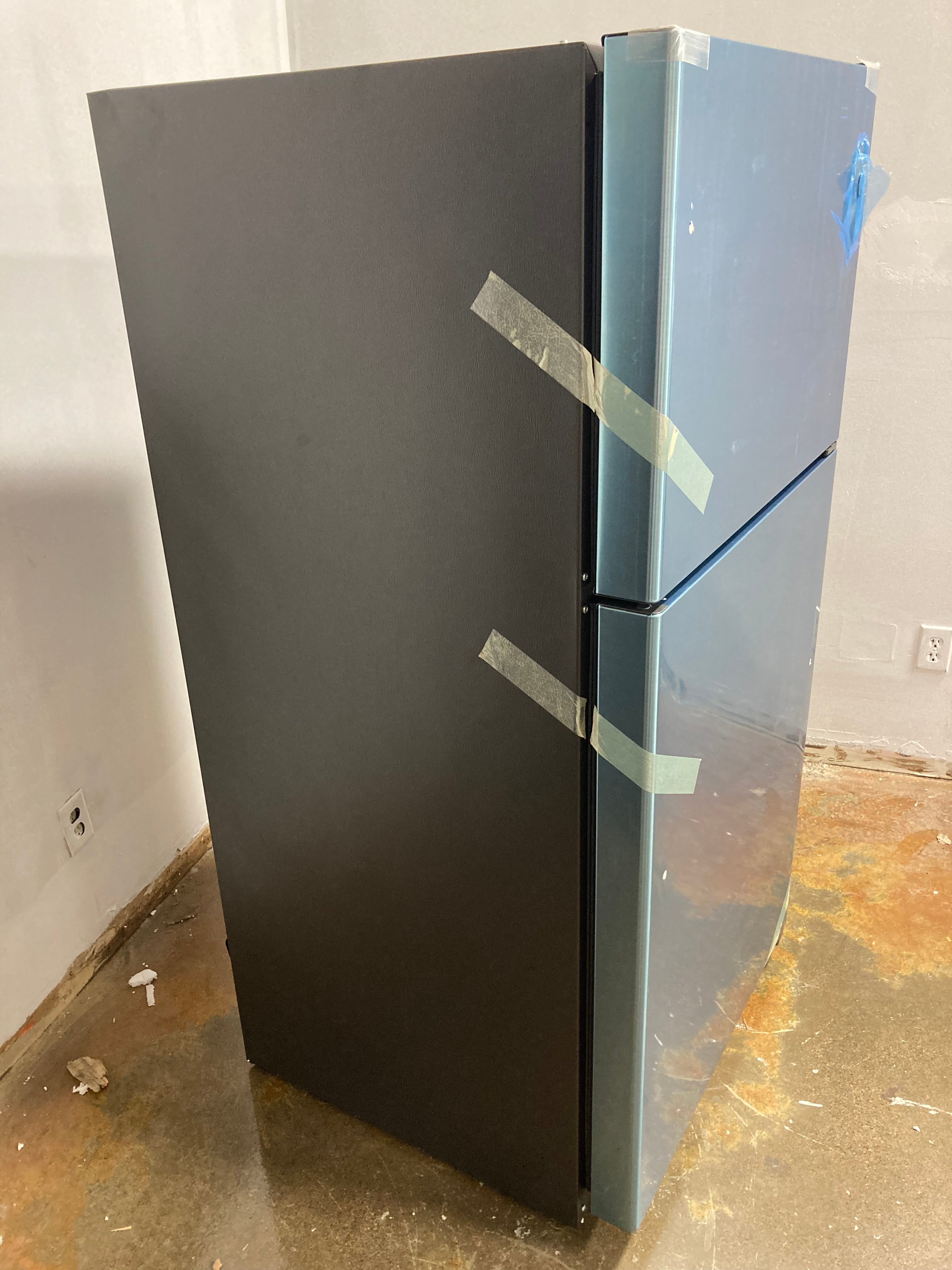 21.9 cu. ft. Top Freezer  Refrigerator in Stainless Steel OP087