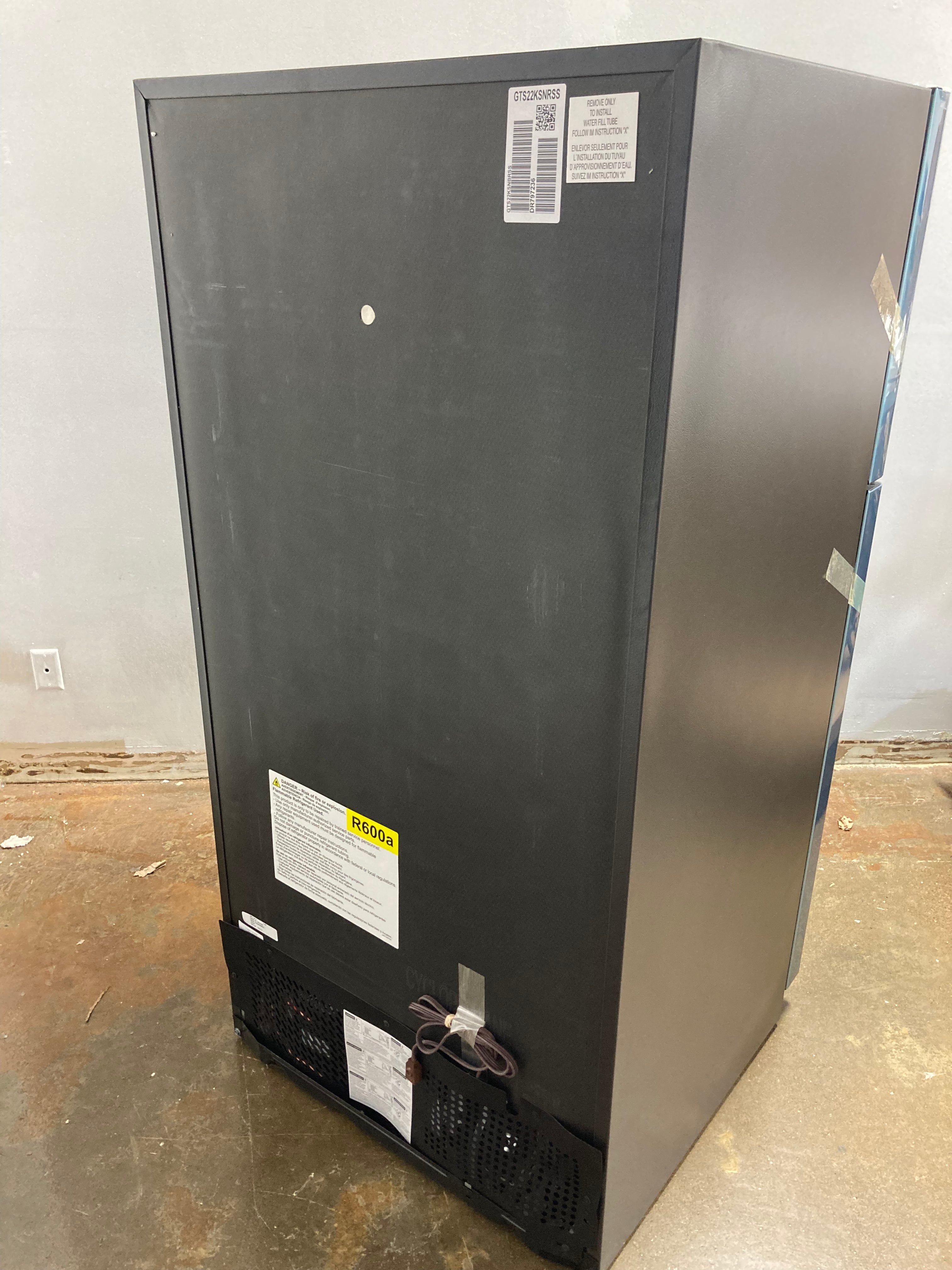 21.9 cu. ft. Top Freezer  Refrigerator in Stainless Steel OP087