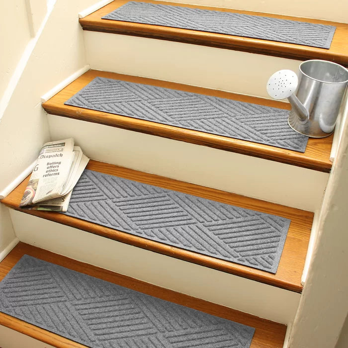 Medium Gray Pihu Stair Tread (Set of 4)