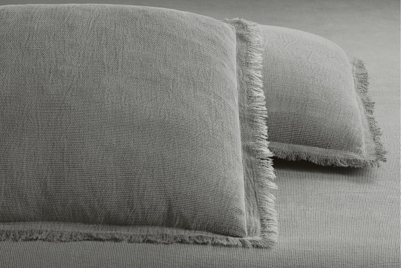 1 Full/Queen Duvet Cover + 2 Shams Gray Reese Reversible Duvet Cover Set SC222