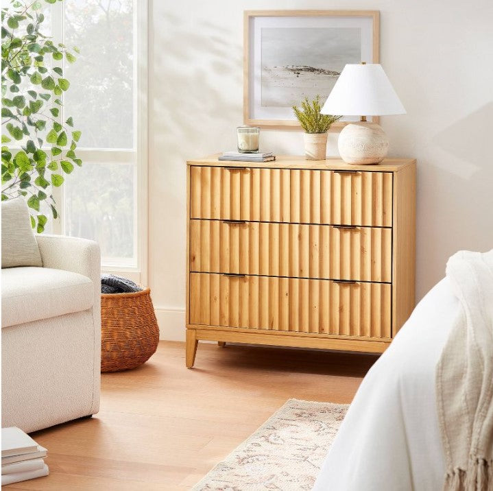Thousand Oaks Wood Scalloped 3 Drawer Dresser