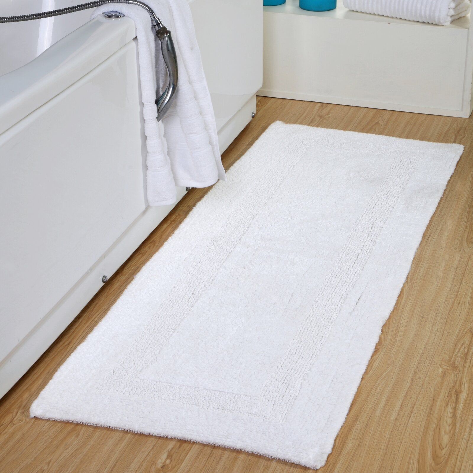 White Tinsley Bath Rug SC656