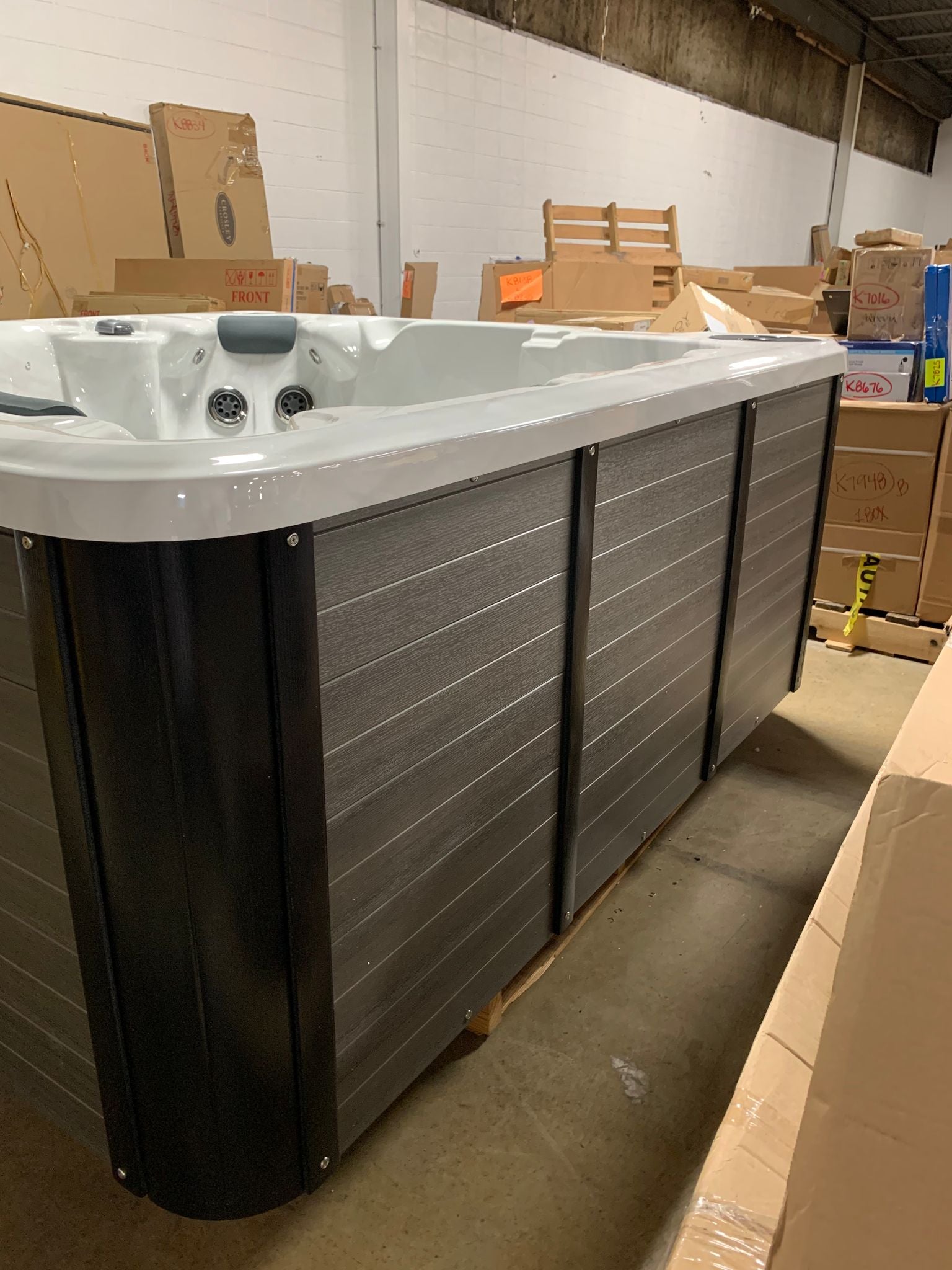 Futura Spas 6 Person 88 Jet Acrylic Square Hot Tub with Ozonator i