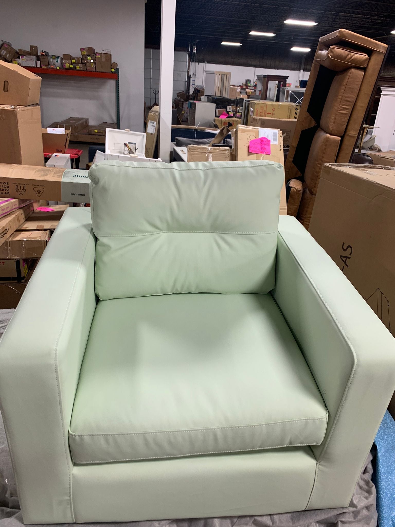 Billiejoe 32.68'' Wide Club Chair CYB124
