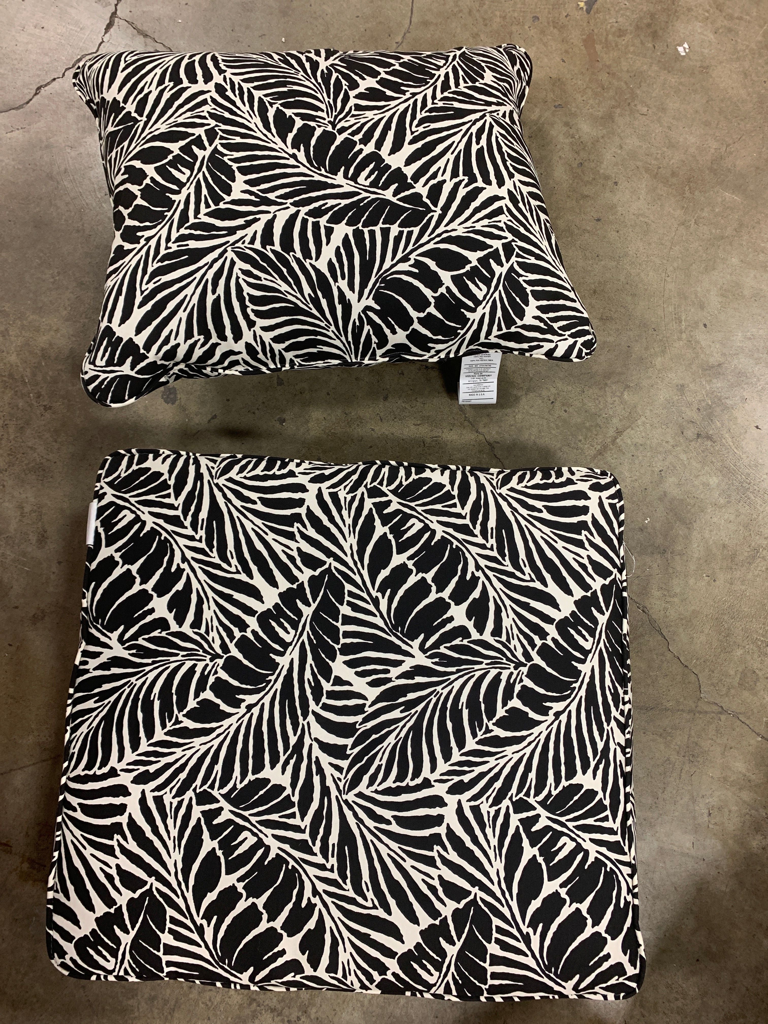 BlackWhite Corded Indoor/Outdoor Sofa Cushion (Set of 2) ts417