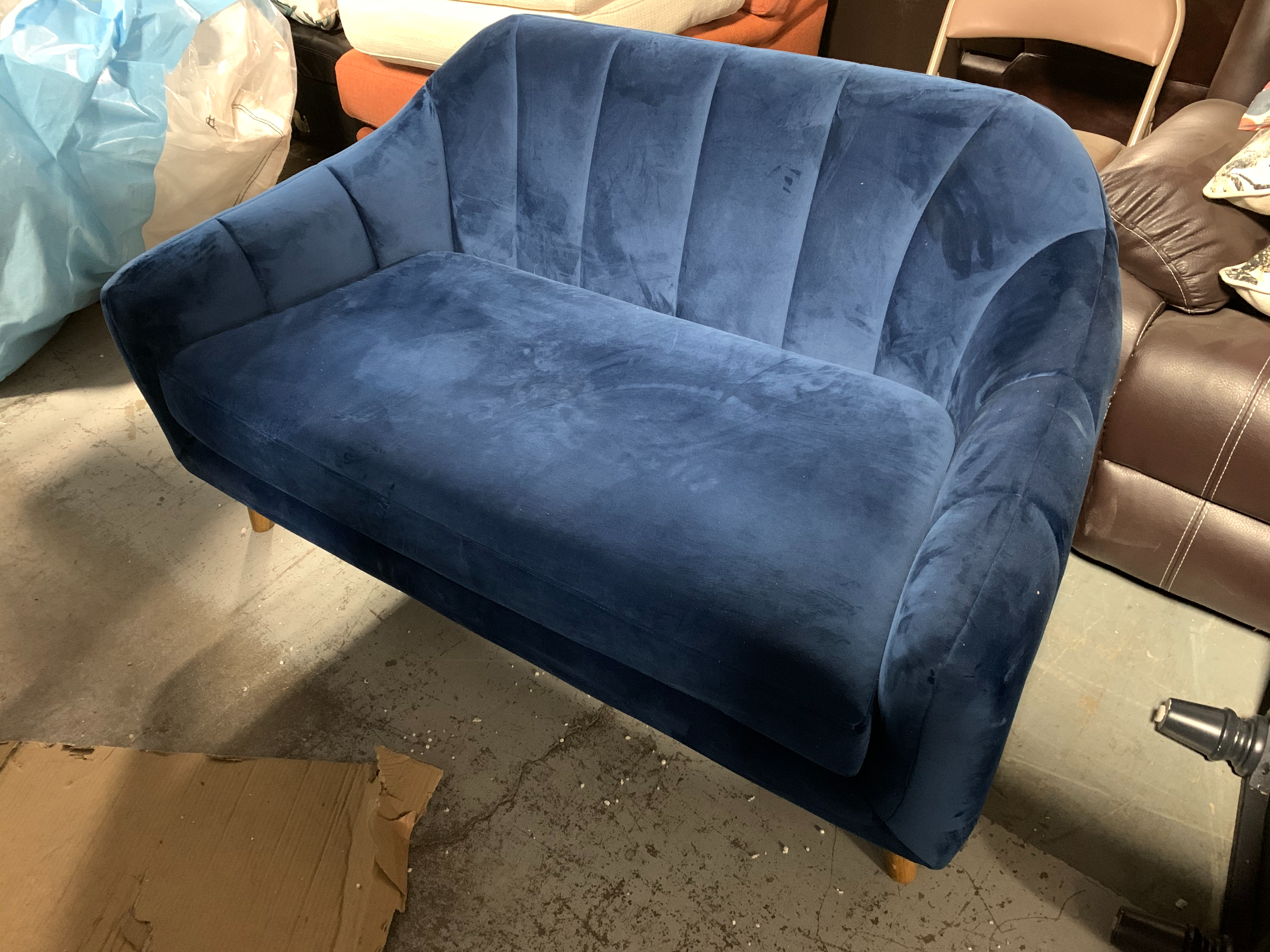 Boevange-sur-Attert 57.5" Wide Velvet Flared Arm Loveseat