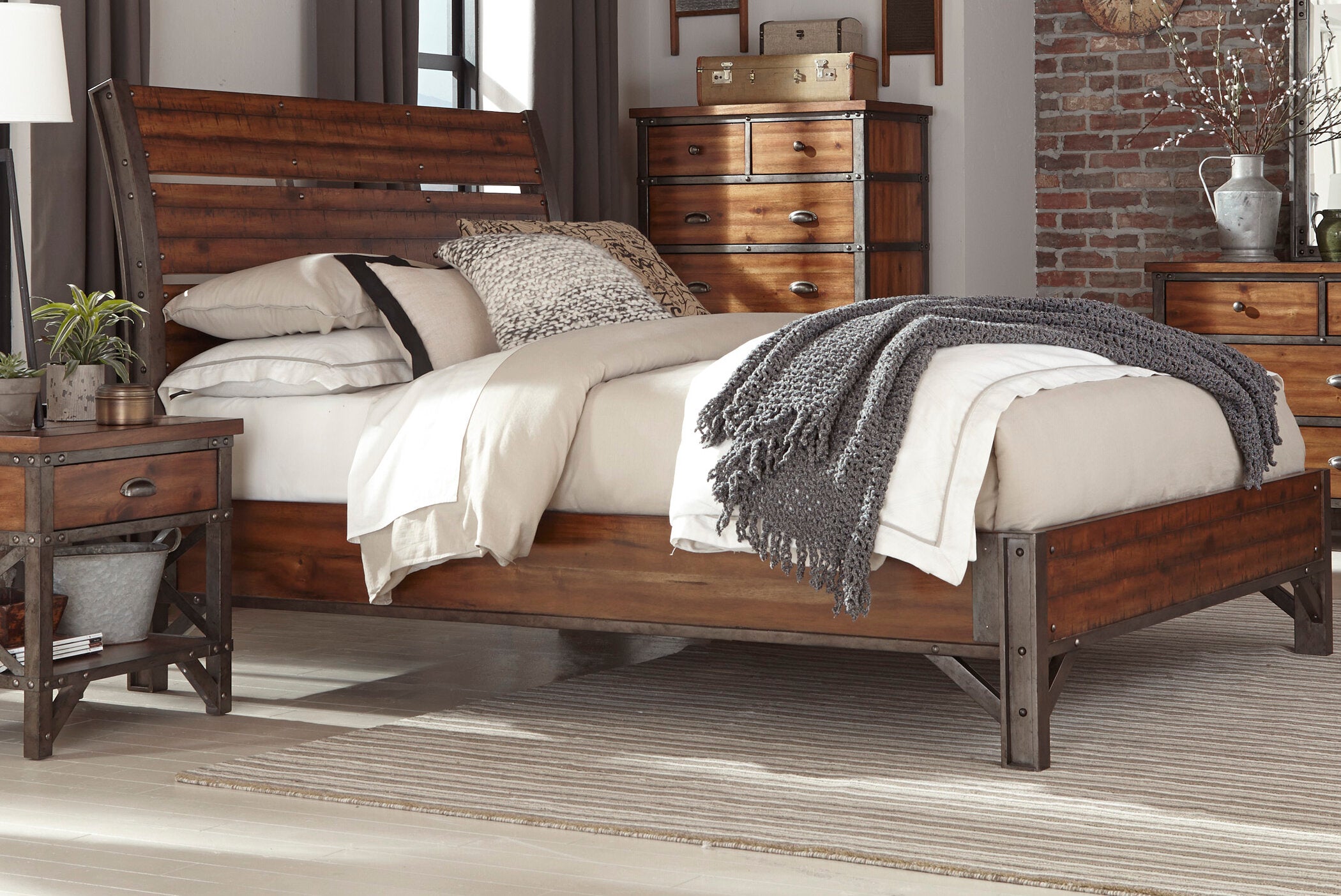 Haverhill Low Profile Platform Bed - King (#K5683 - 3 BOXES)