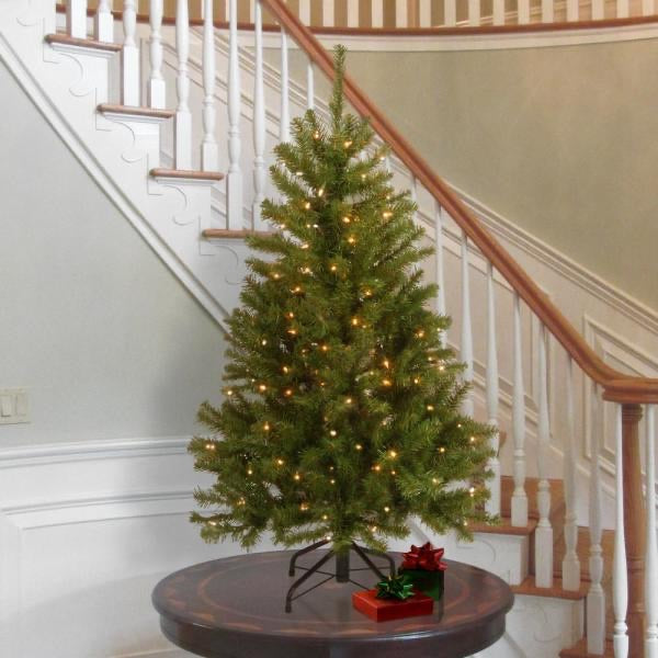 4.5' North Valley Spruce Artificial Christmas Tree with 200 Clear Lights (#K5780)