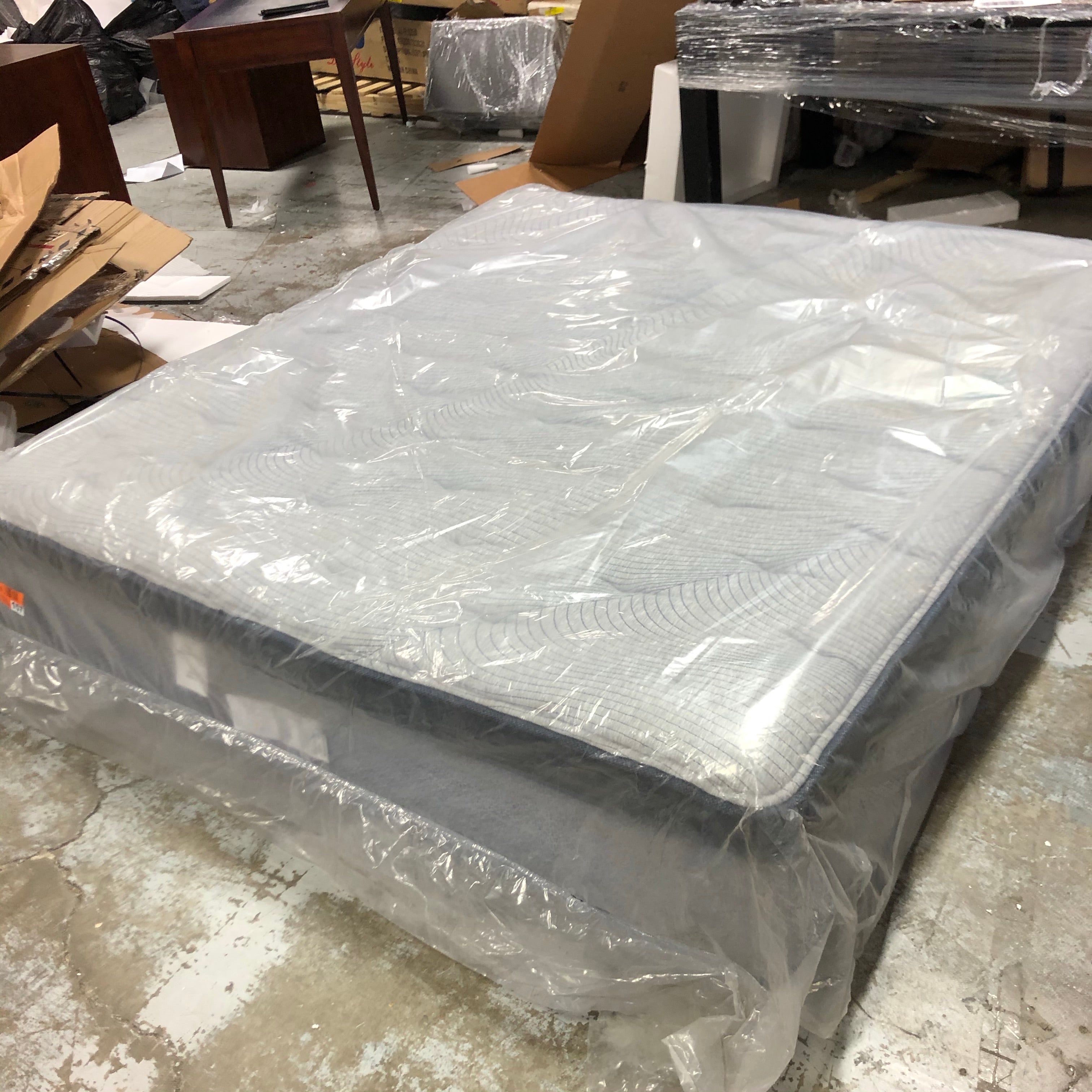 (King) Serta® Perfect Sleeper™ Hybrid Standale II Pillow Top Plush Mattress