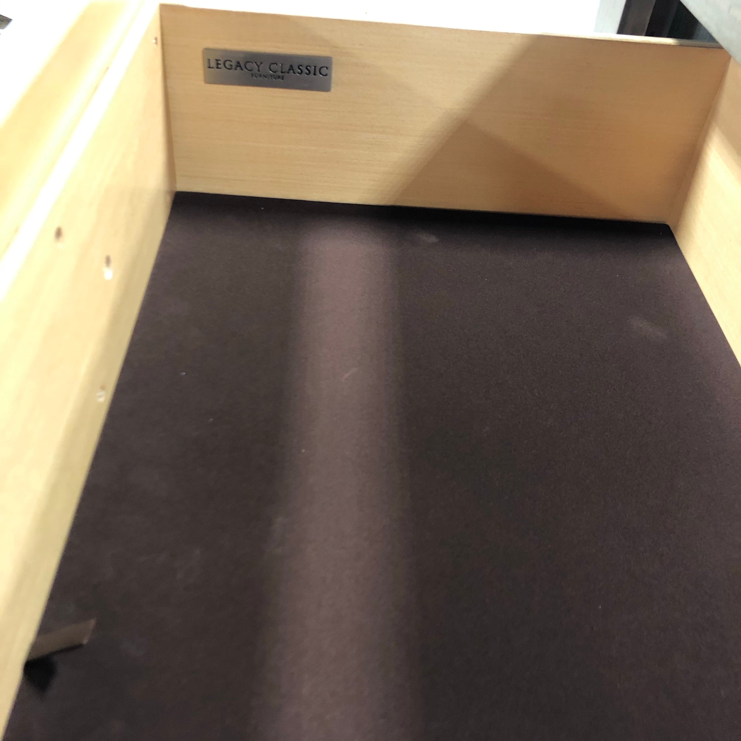 Beckenridge Dresser