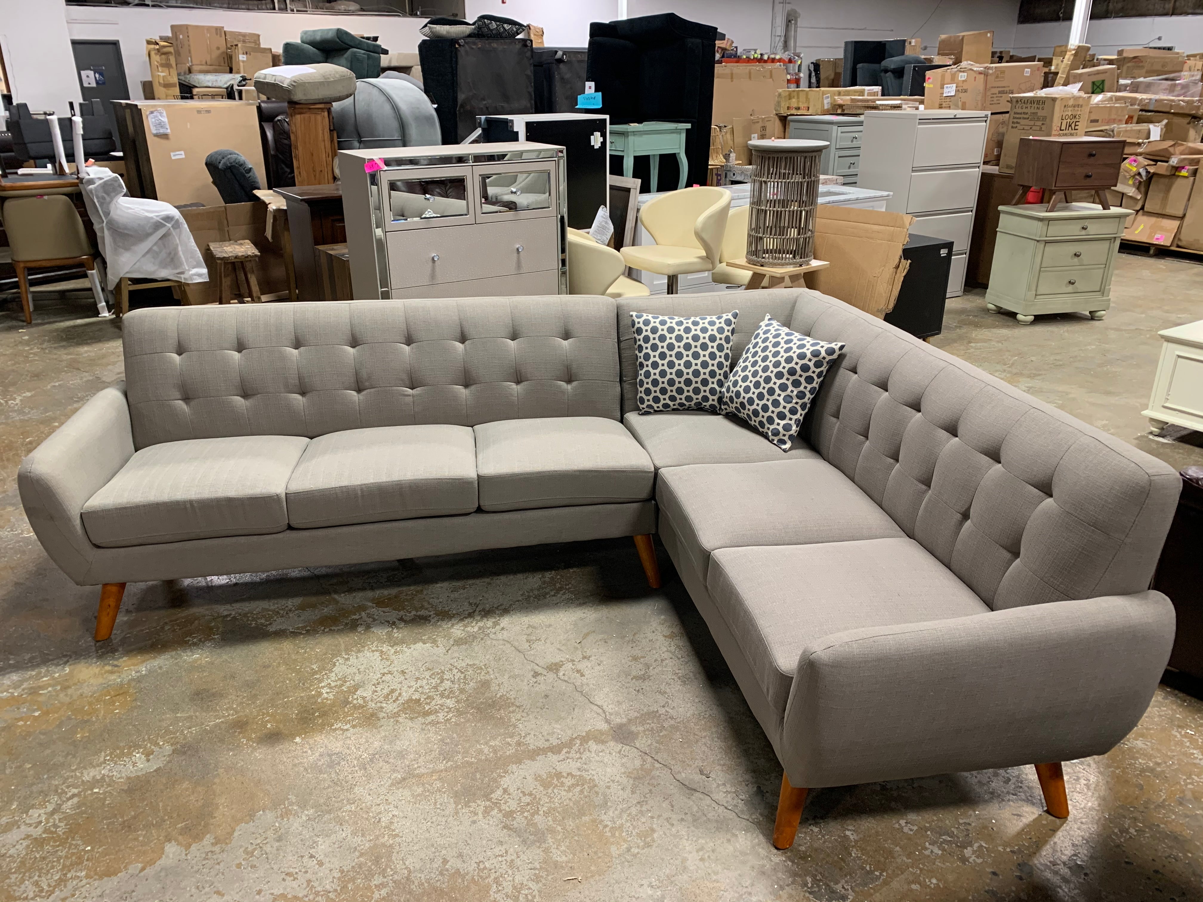 Austral 196" Right Hand Facing Sectional