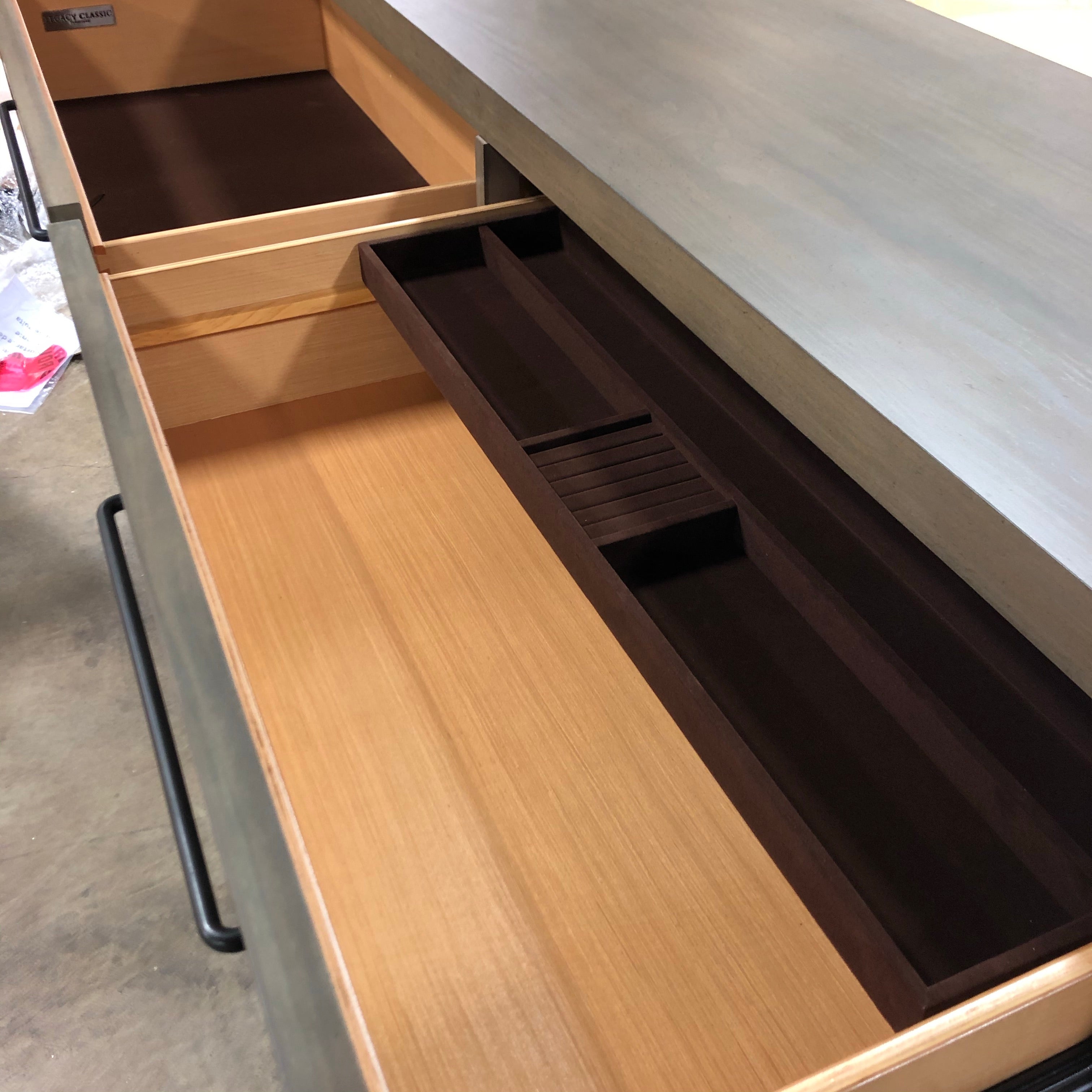 Beckenridge Dresser