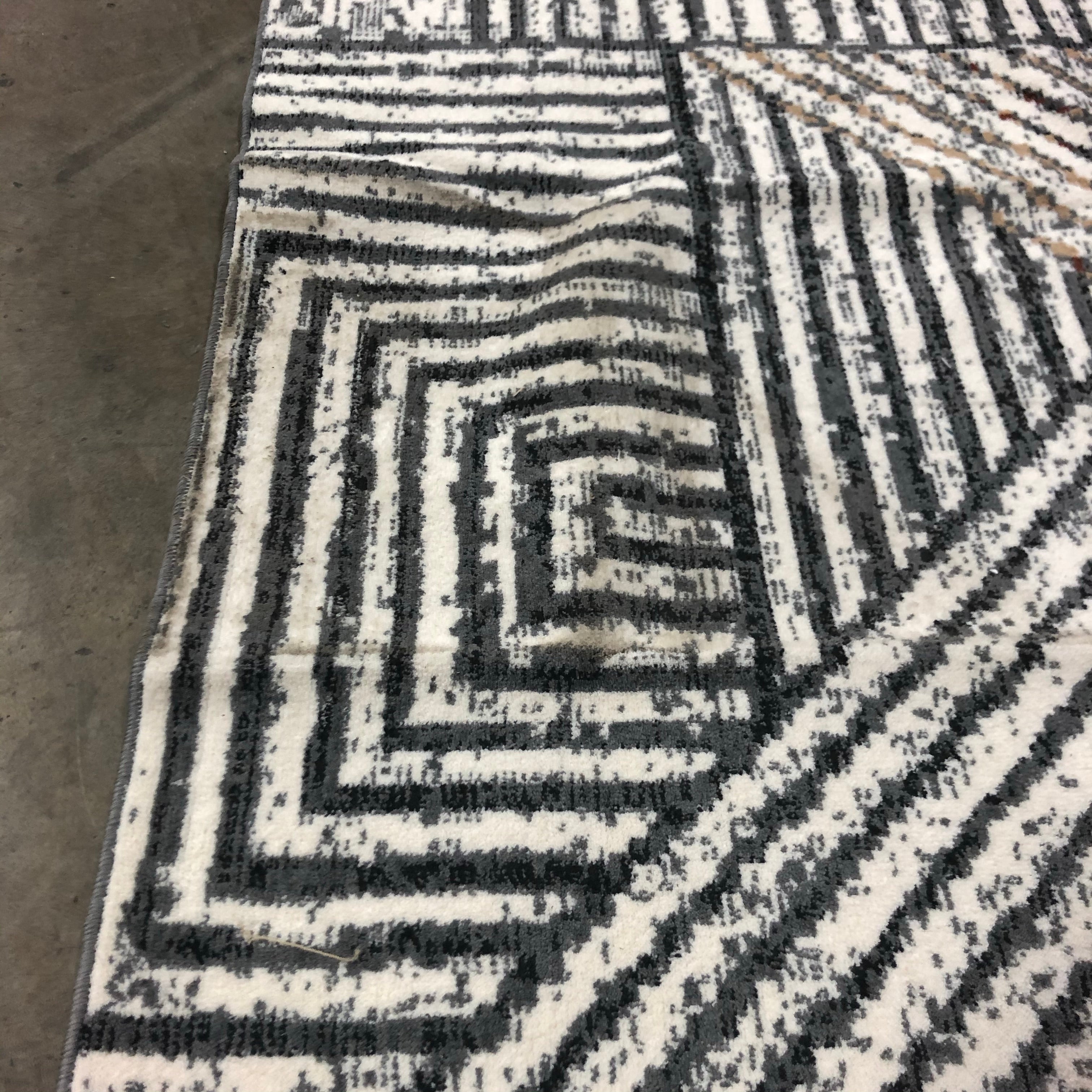 6'x9' Montalto Geometric Tufted Gray Area Rug CG1619