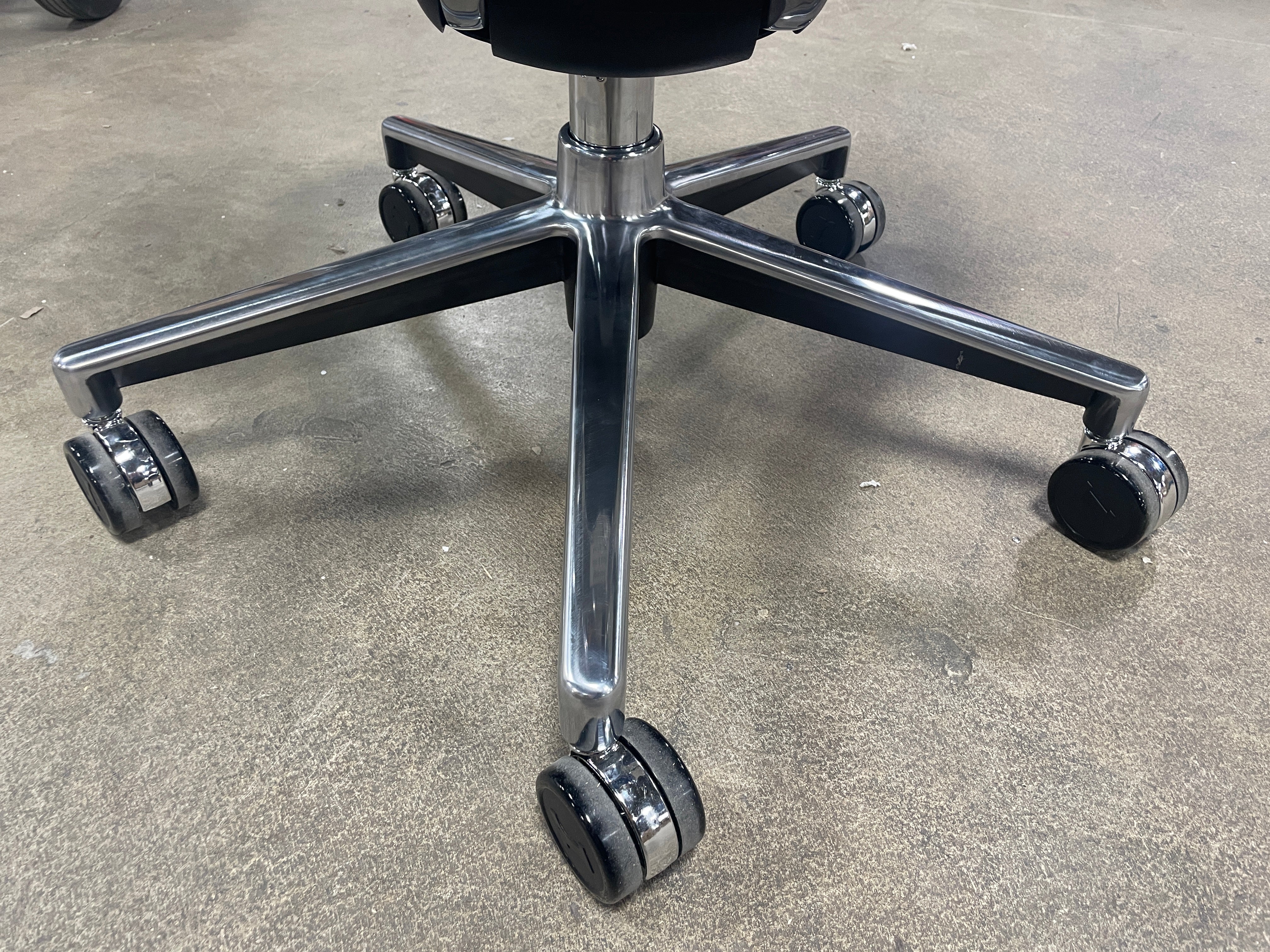 Beckson Ergonomic Mesh Task Chair