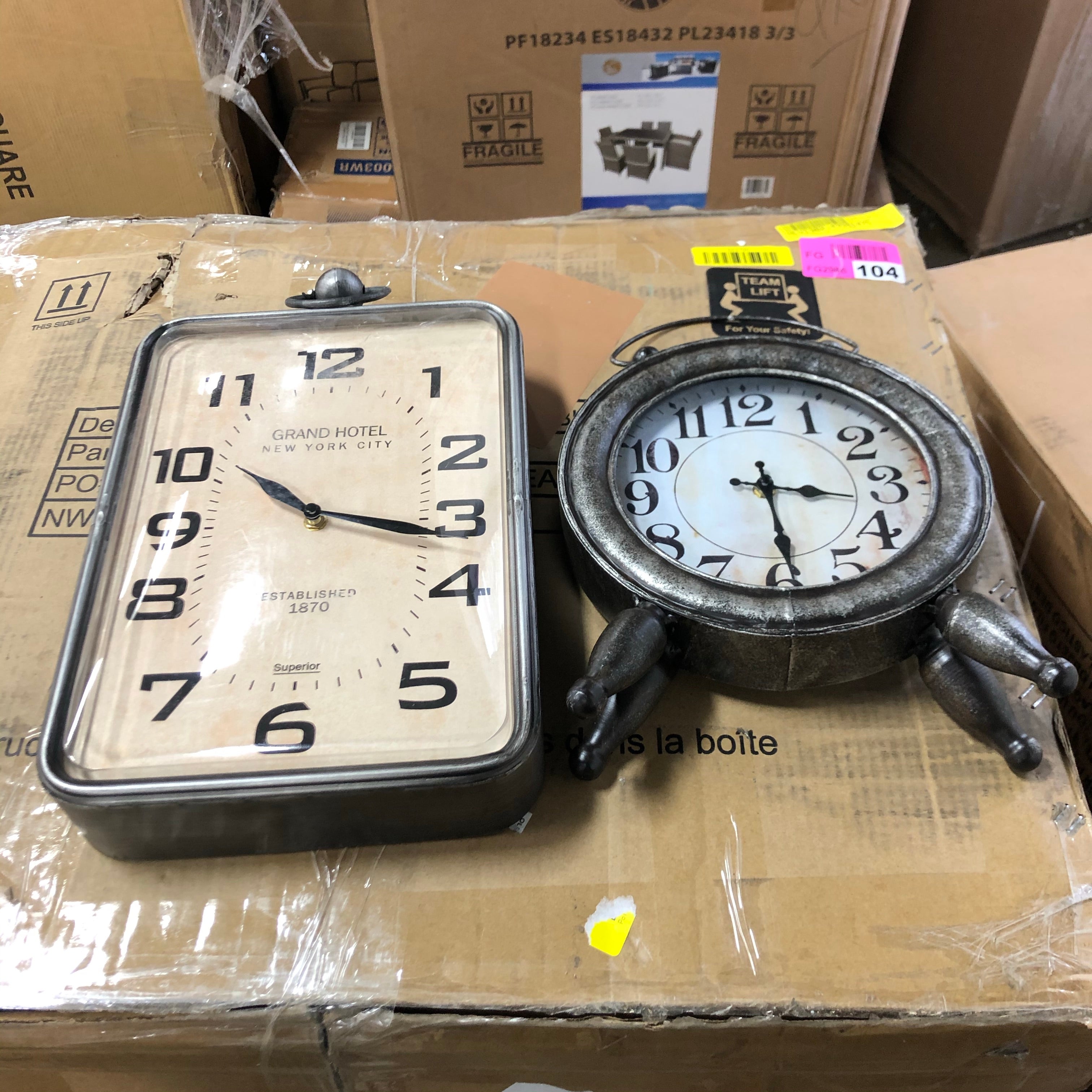 (Set of 2) Clocks CG1902