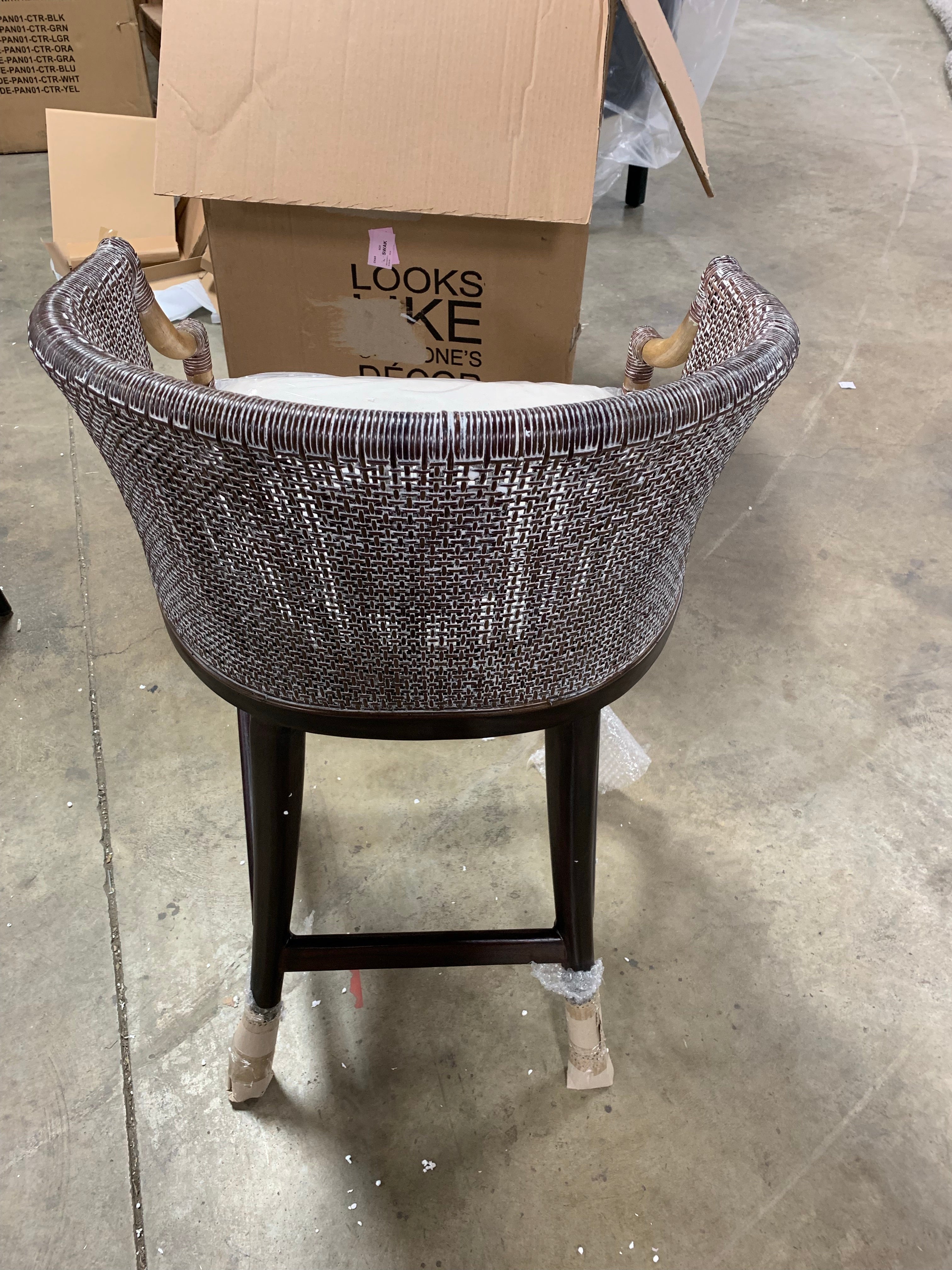 Bungalo 28" Bar Stool #J113