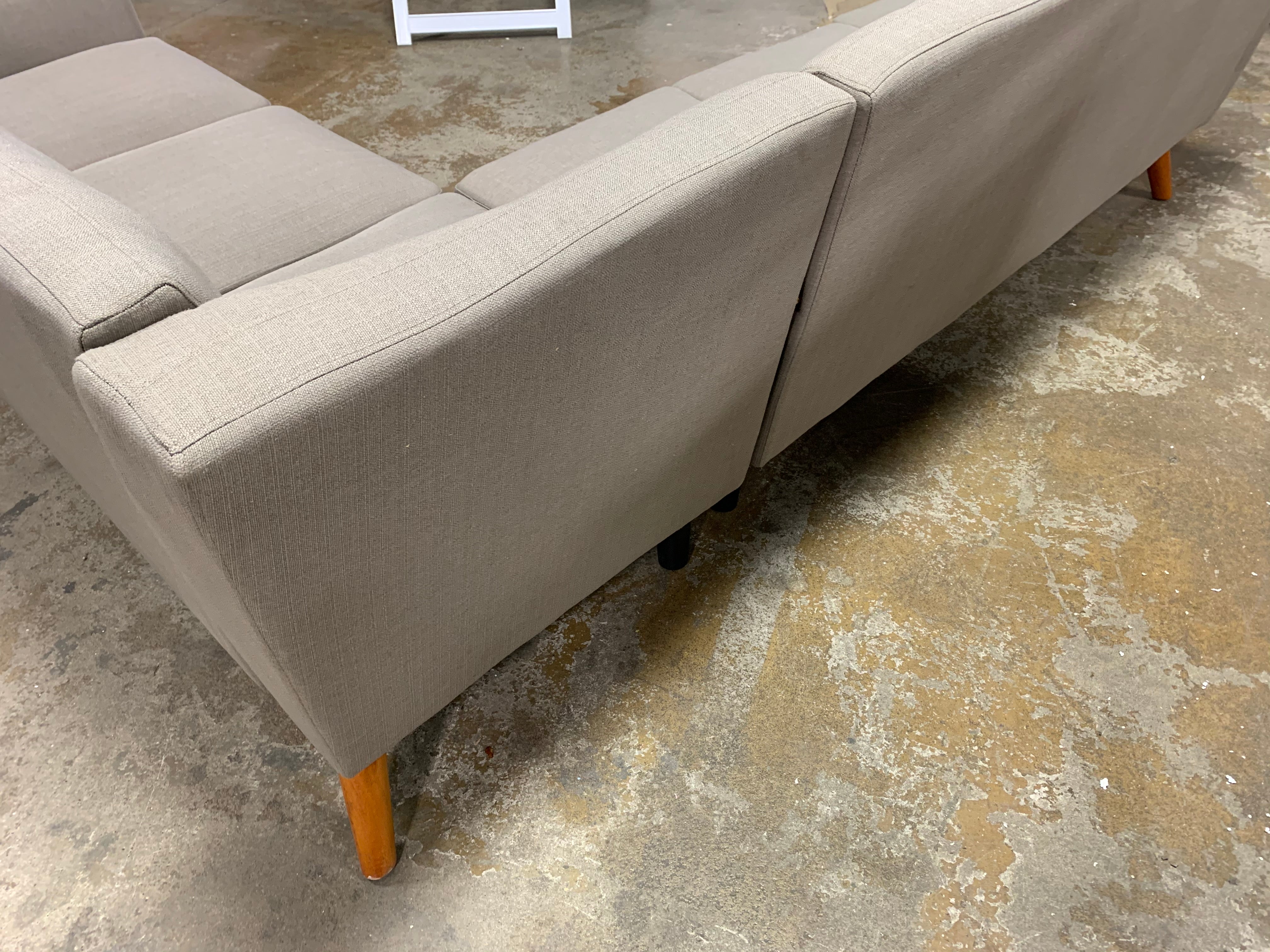 Austral 196" Right Hand Facing Sectional