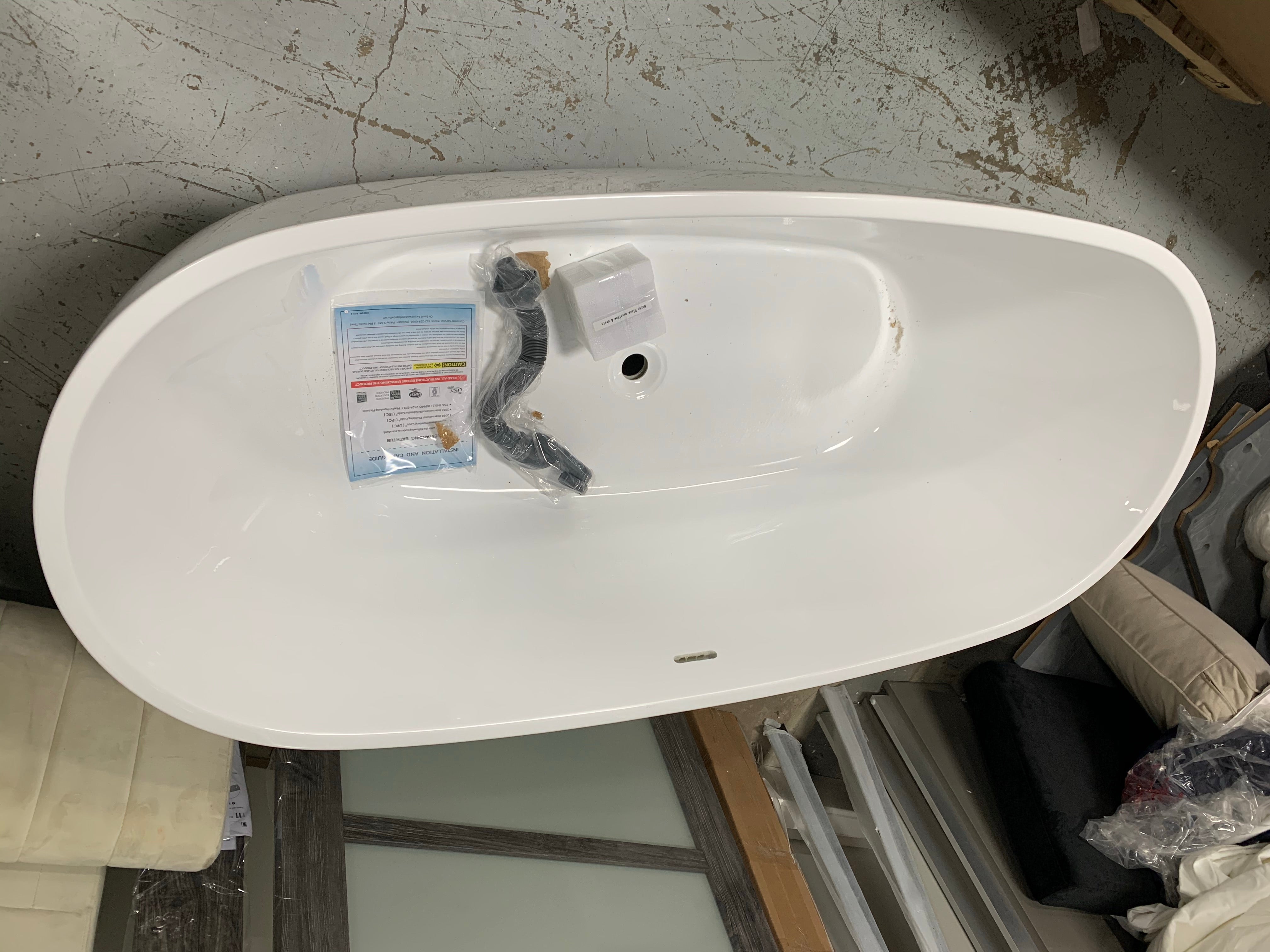 67" x 32" Freestanding Soaking Acrylic Bathtub