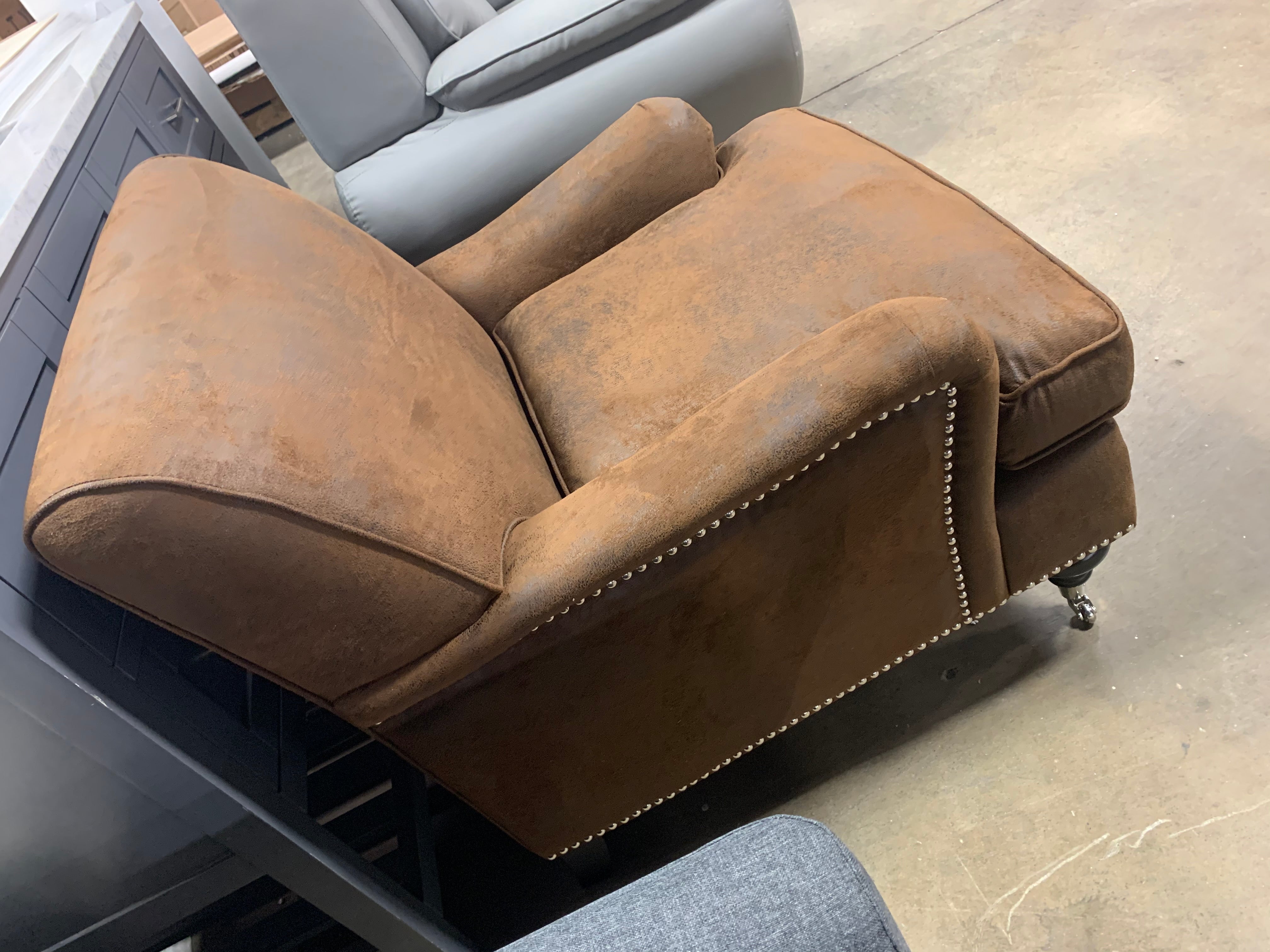 Jandreau Club Chair