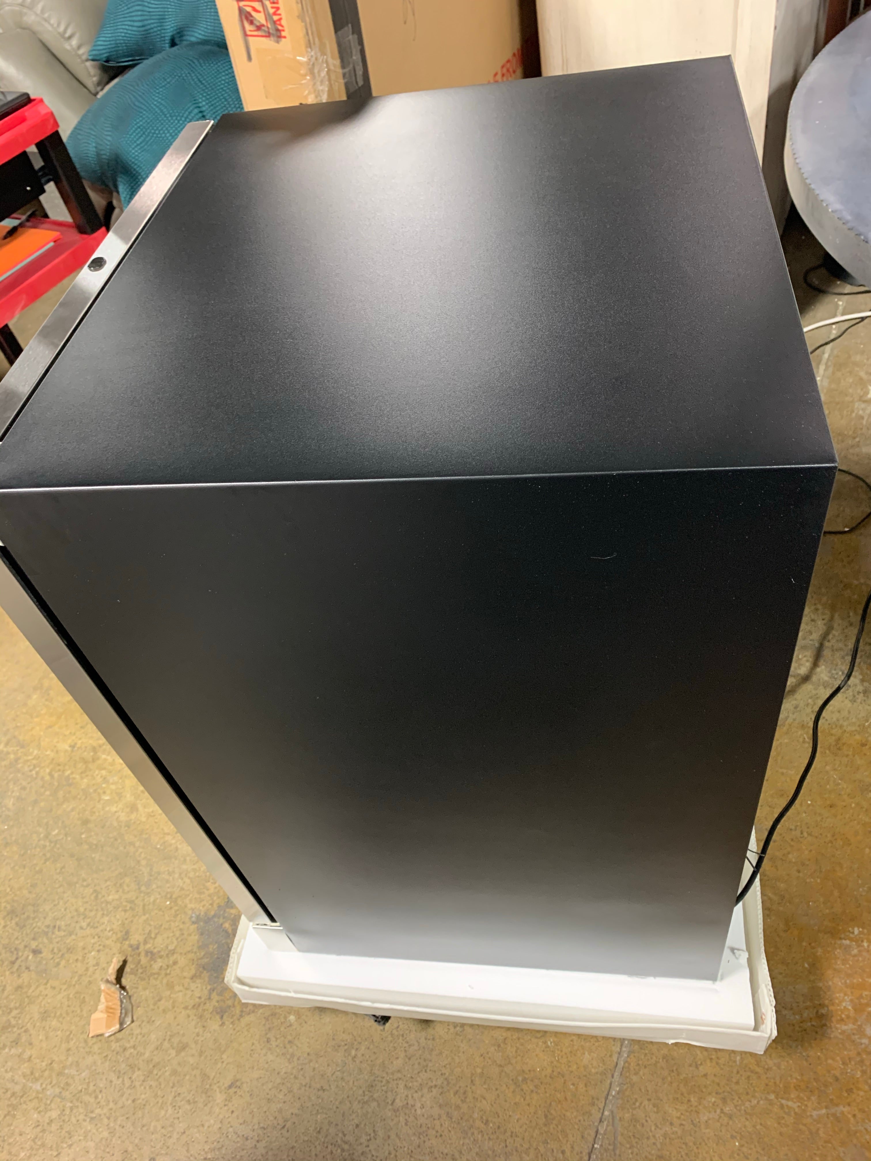 20 Bottle Dual Zone Freestanding Wine and Beverage Refrigerator #LX4330