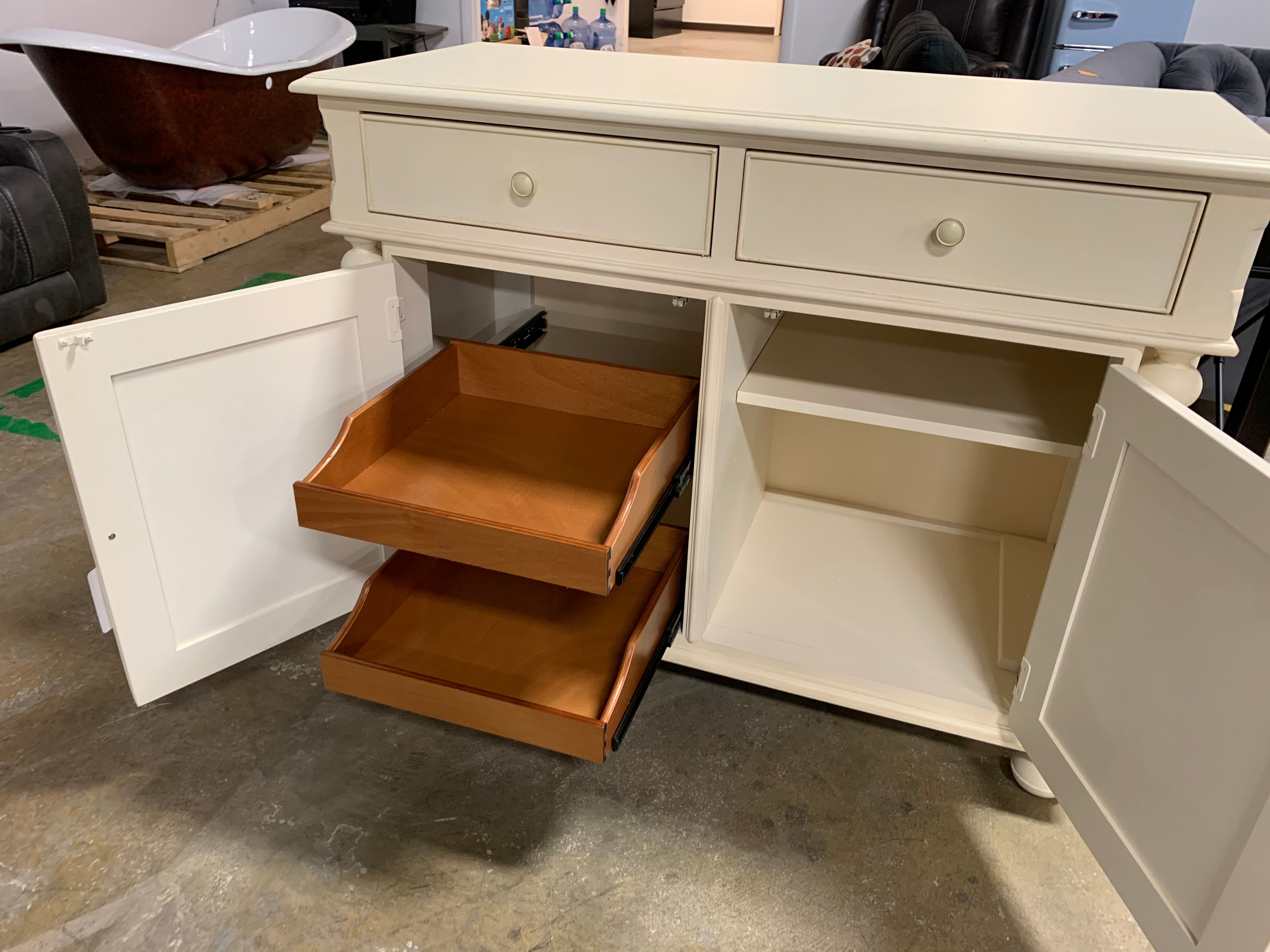 Home Buffet, Off White