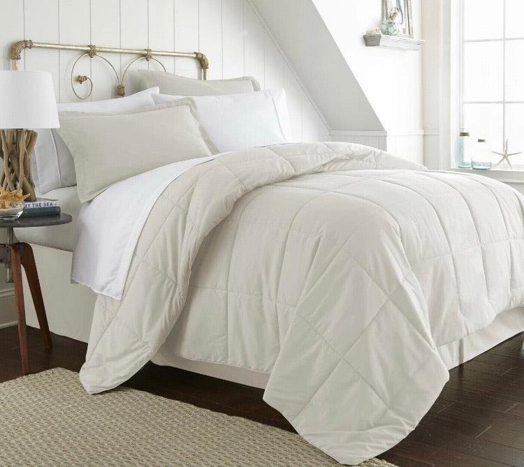(Full) Comforter + 7 Additional Pieces Ivory Mirabal Comforter Set CG1503