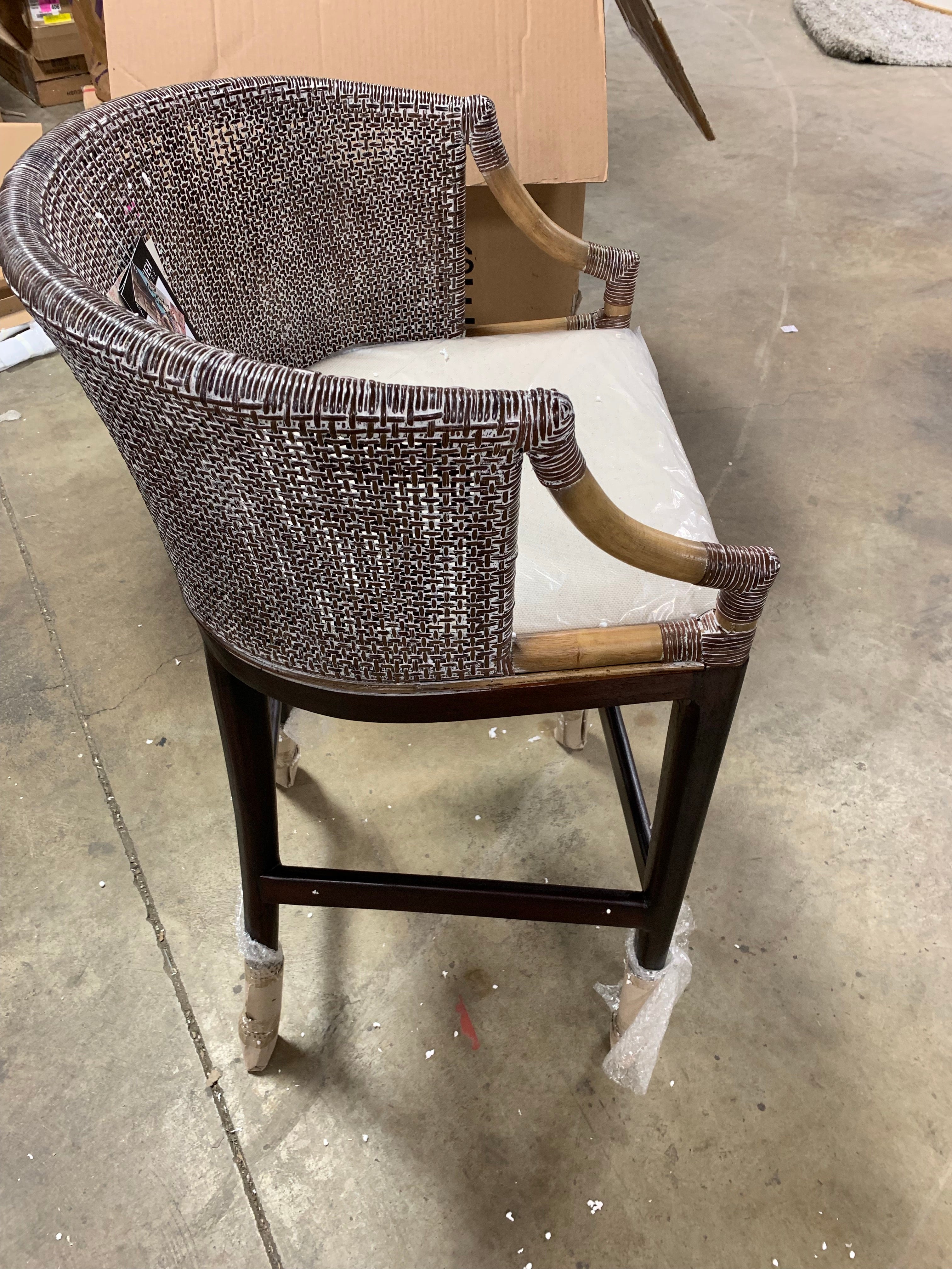 Bungalo 28" Bar Stool #J113