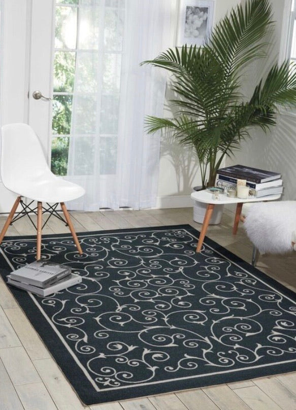 10x13' Black and White Indoor/Outdoor Rug CG892