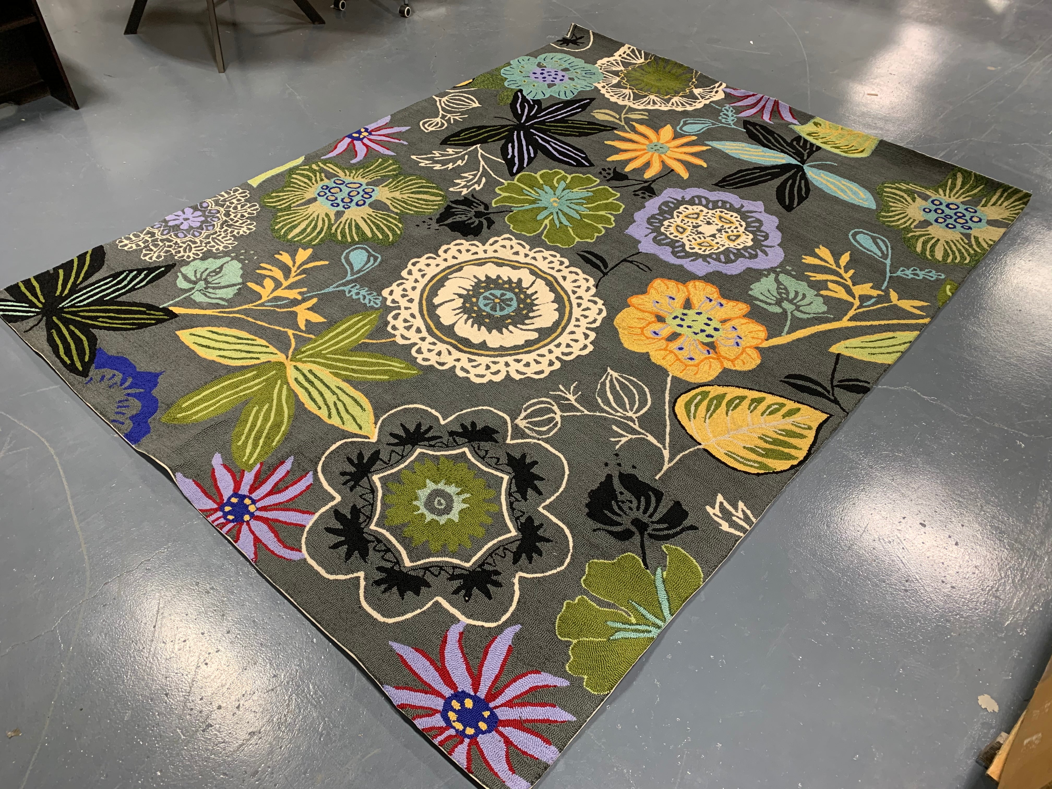 Hooked Floral 8' x 10' Area Rug #127R