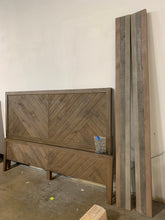 Load image into Gallery viewer, Wood Standard Bed, King #10H
