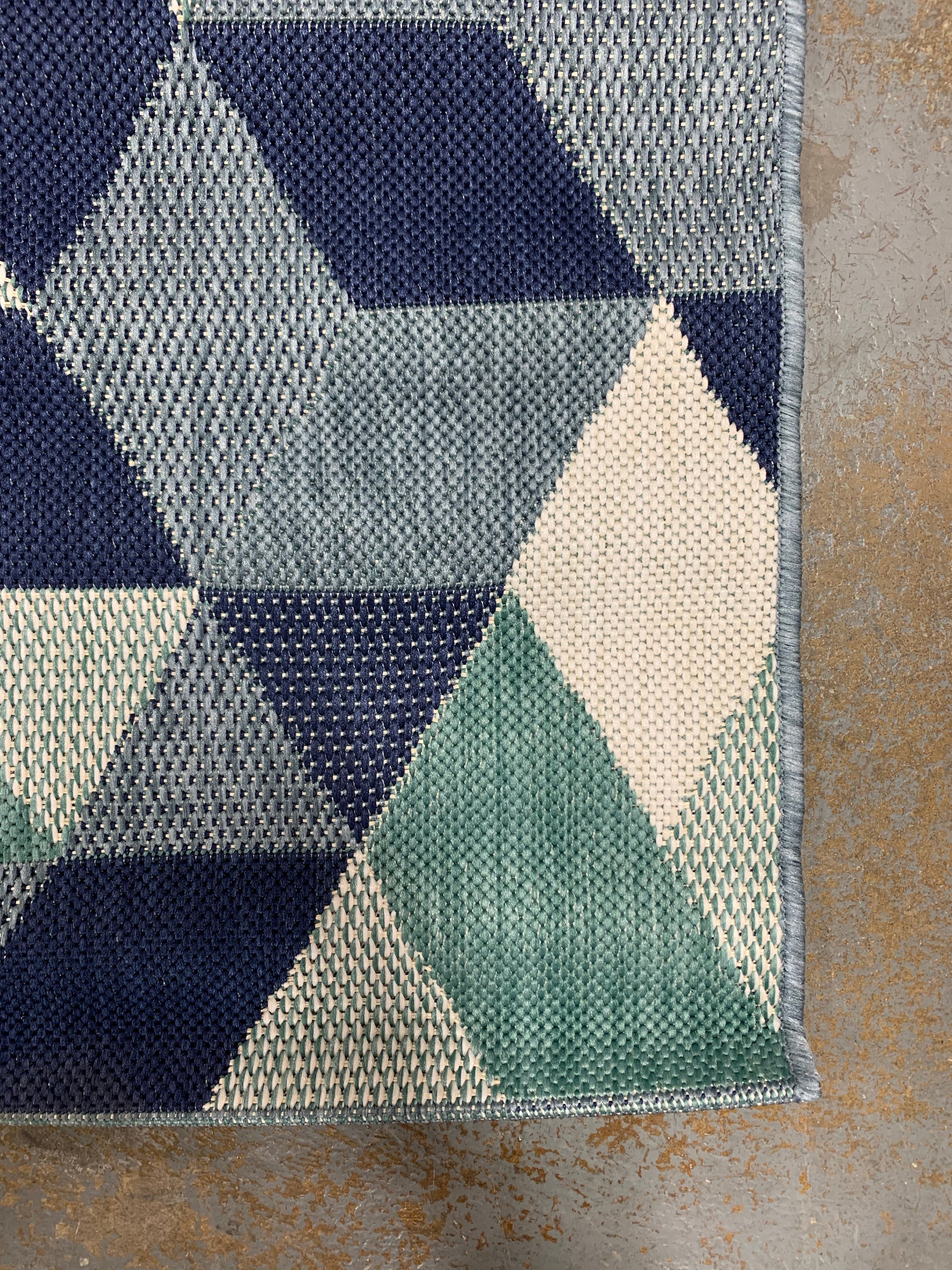 Blue/Aqua Geometric  5'2" x 7'2" Indoor/Outdoor Area Rug ERUG233