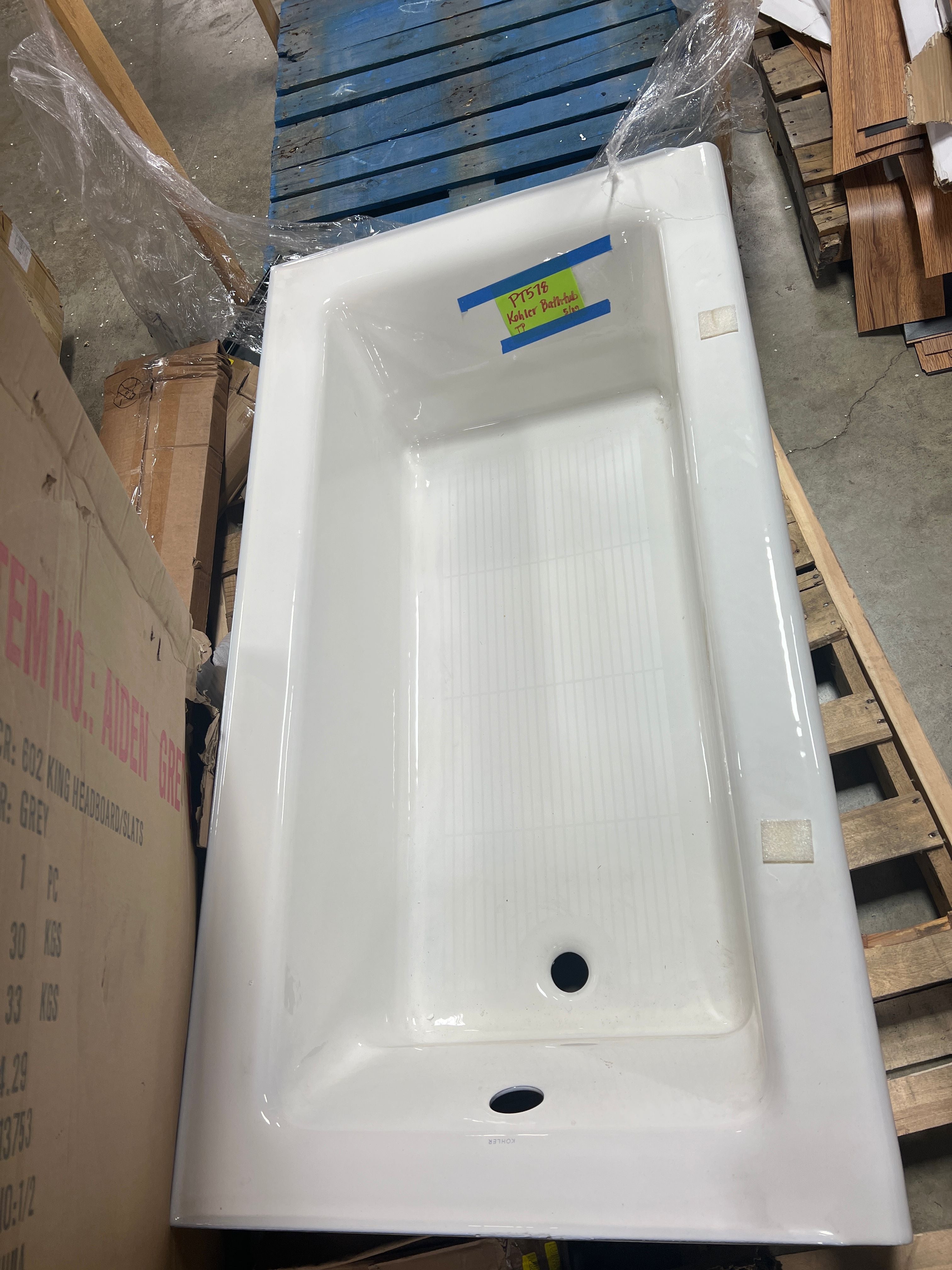 Bellwether 60 in. x 32 in. ADA Cast Iron Alcove Bathtub with Integral Farmhouse Apron and Left-Hand Drain in White