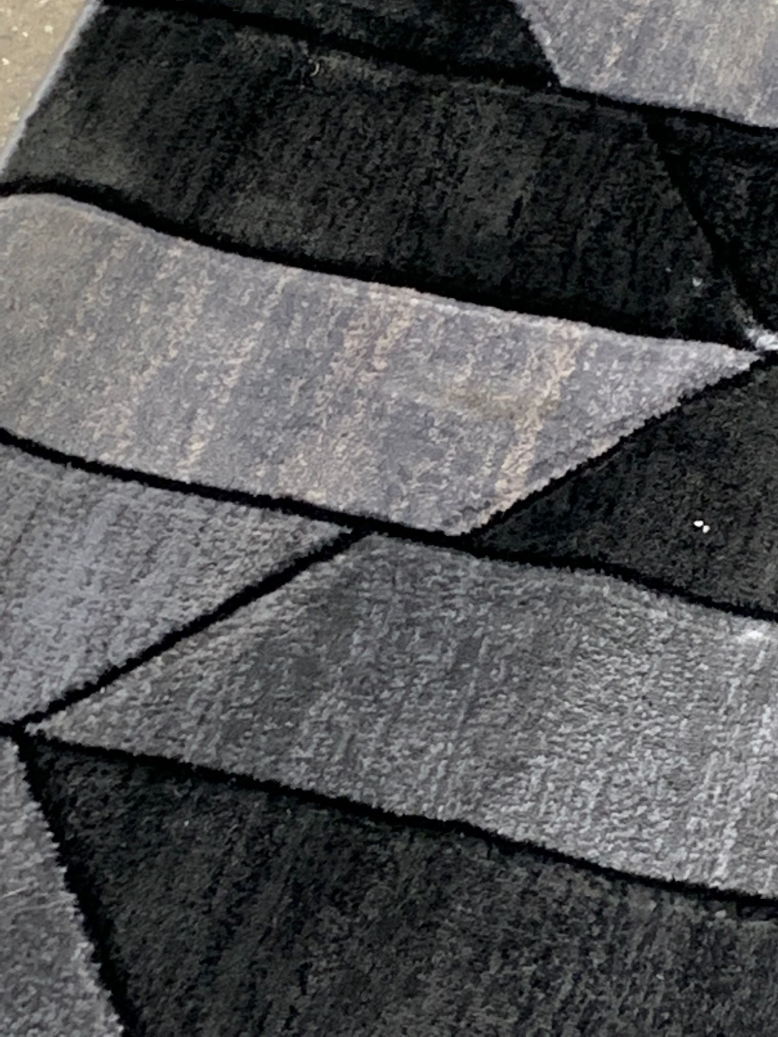 Barclay Geometric Area Rug in Black/Gray rectangle 7'6"x9'6"