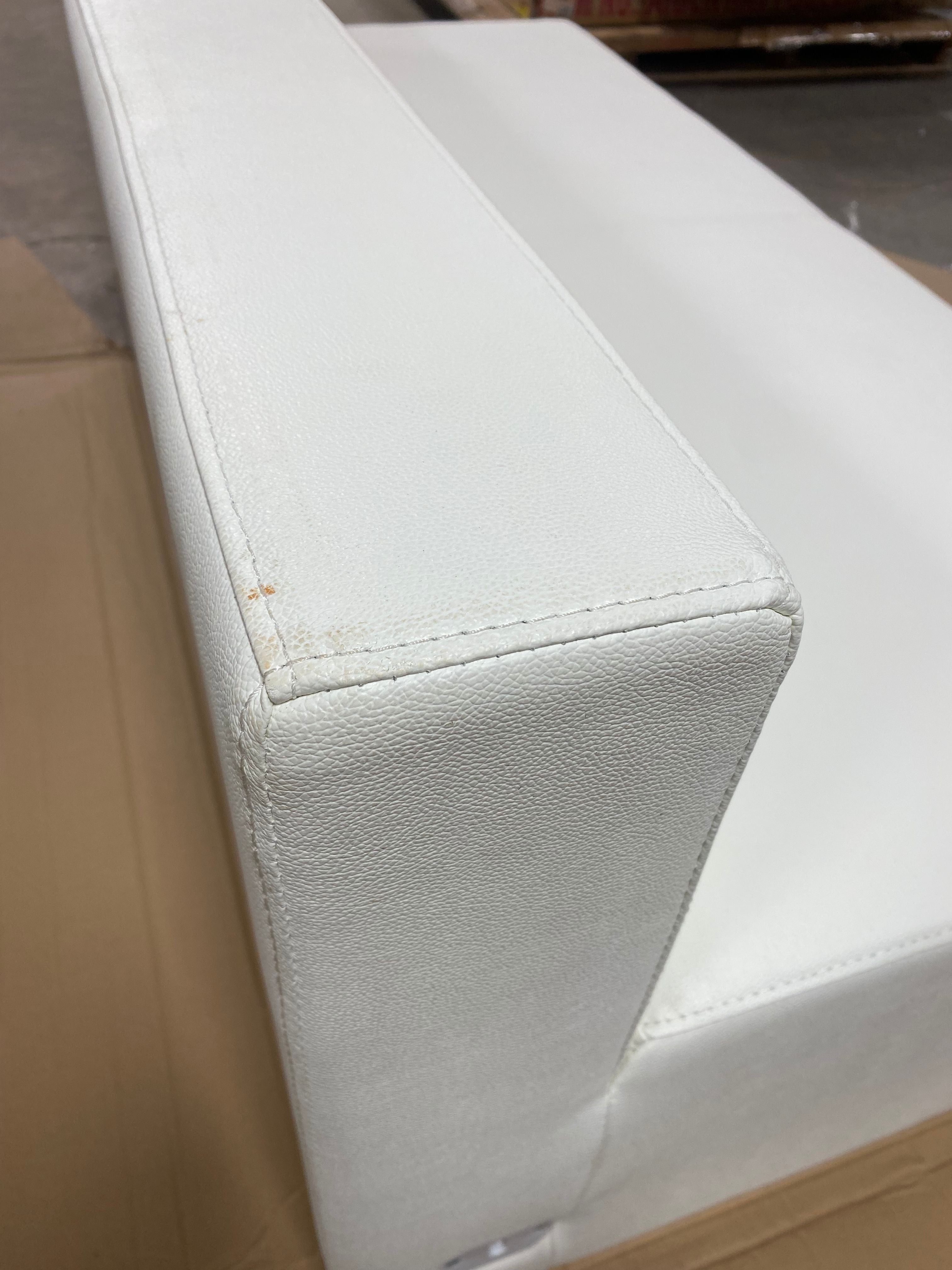Bem Loveseat