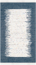 Load image into Gallery viewer, Montauk Ivory/Navy 2&#39;6&quot; x 4&#39; Accent Rug ERUG79
