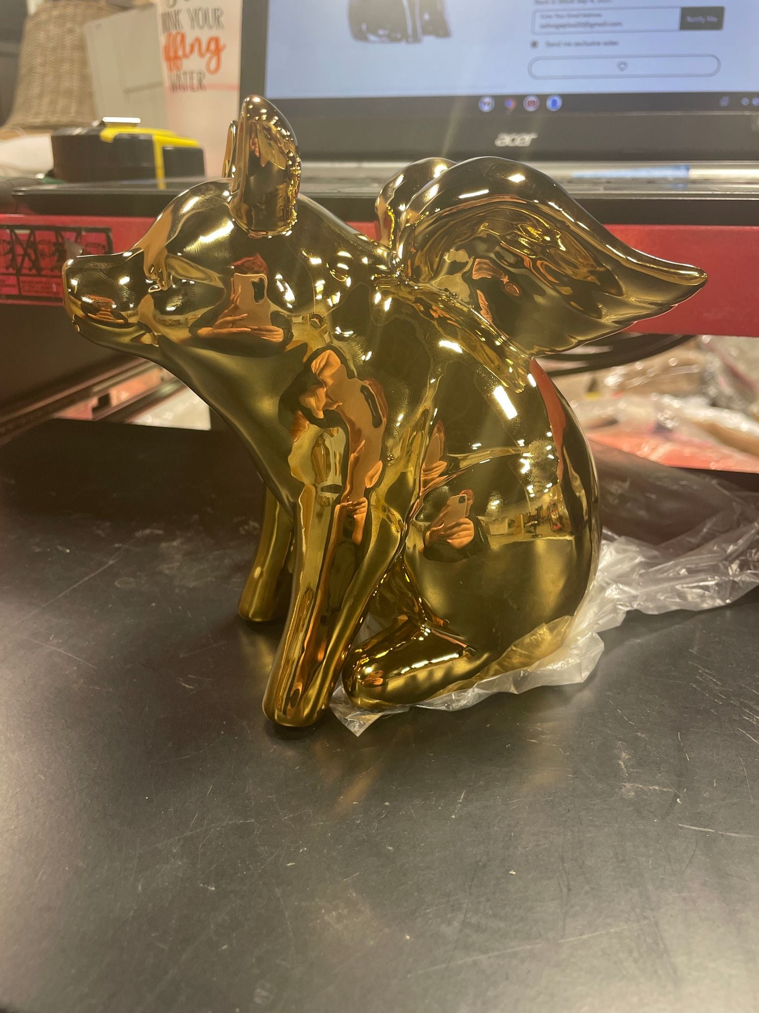 Bocana Sitting Winged Pig Figurine LC566