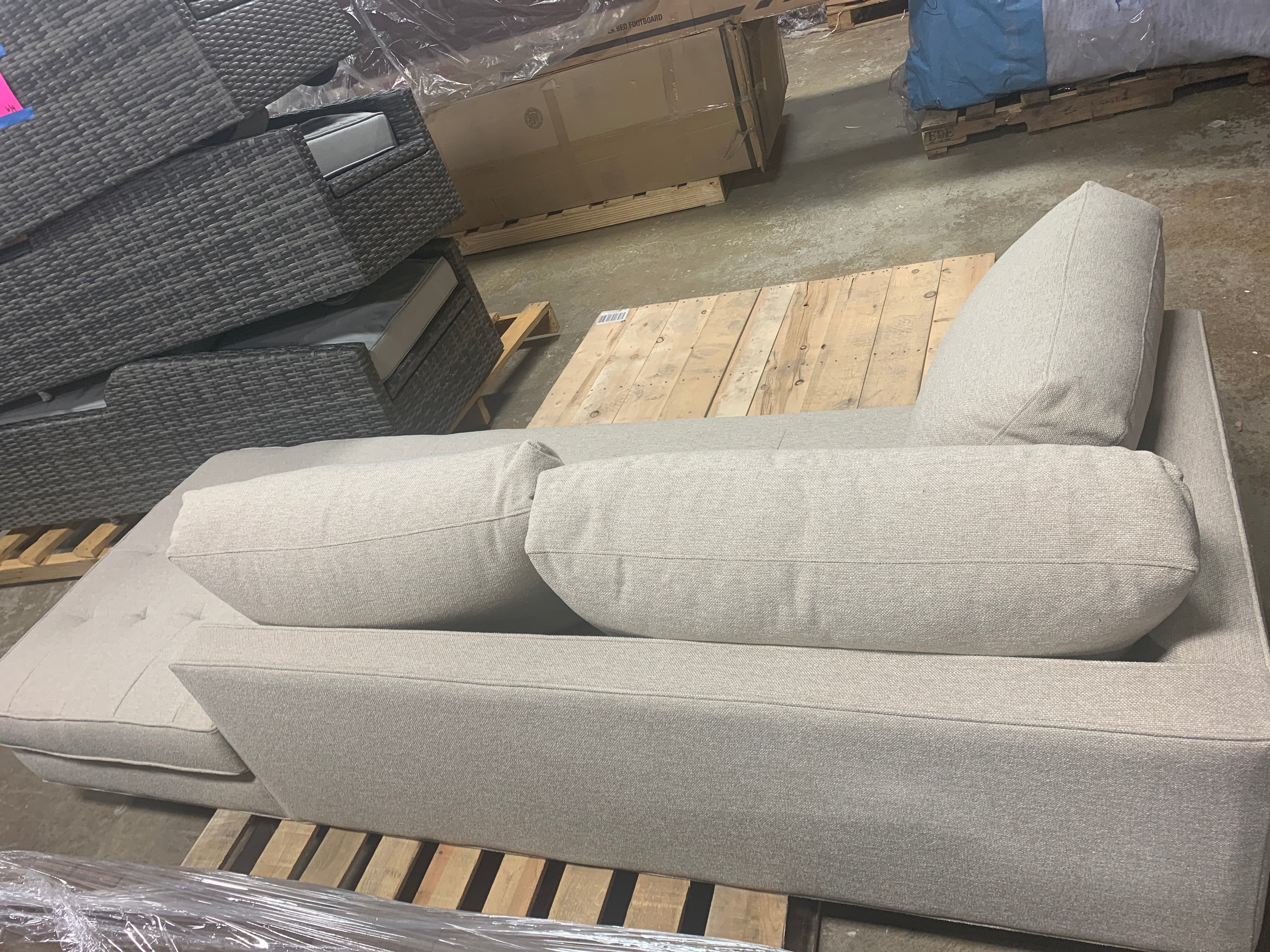 Blu Dot Paramount Right-Armed Daybed pt676