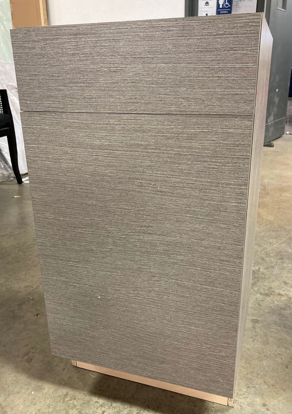 Base Cabinet With Soft-close Drawers/Trays K8227
