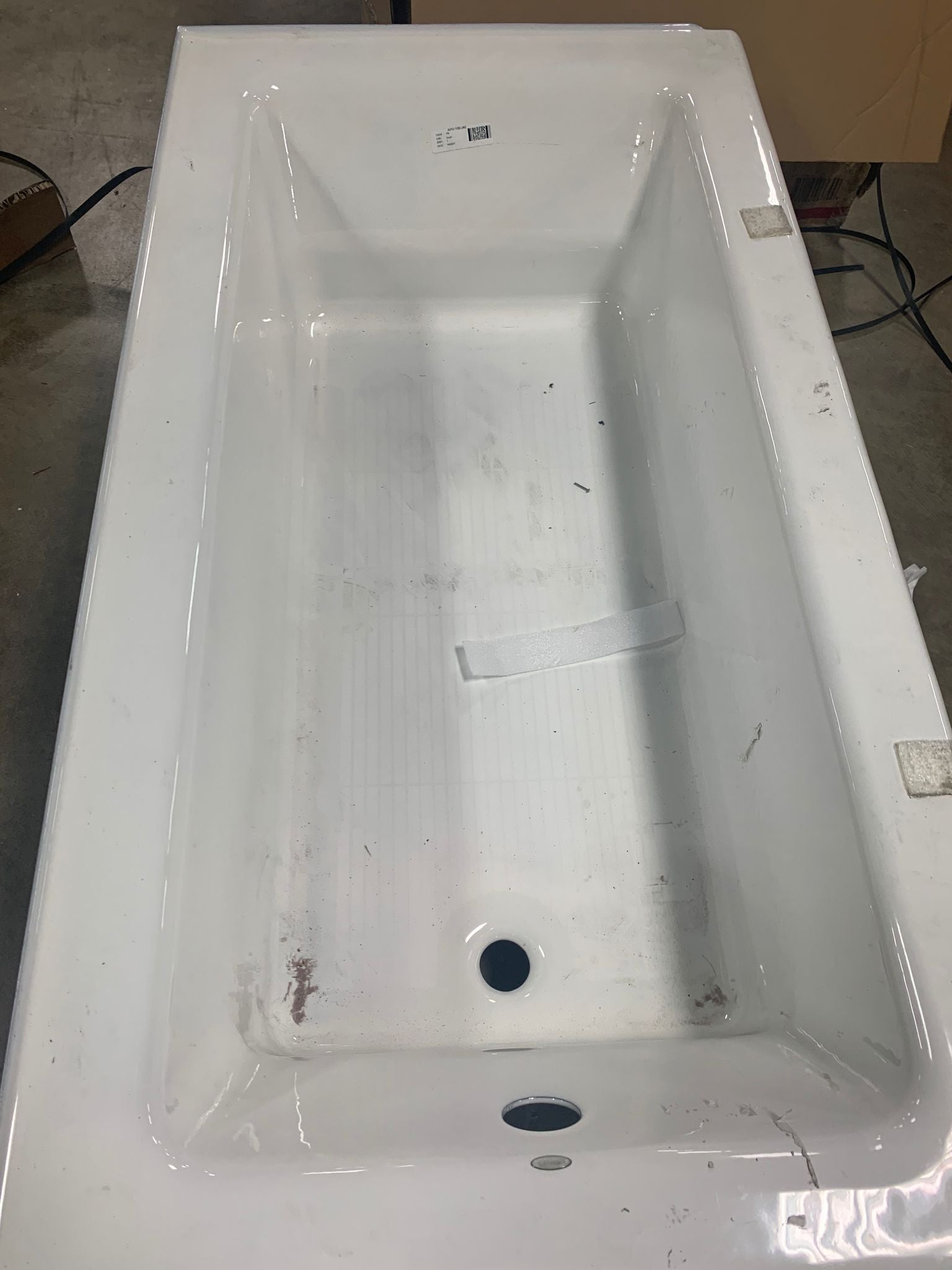 White Bellwether Alcove 60" x 32" Soaking Bathtub, CYB568