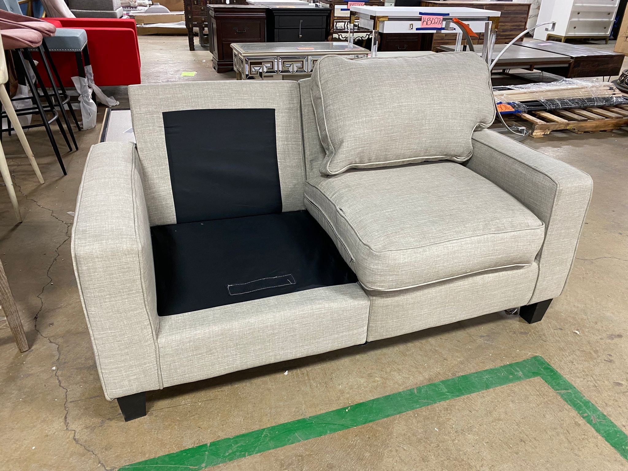 *AS IS* Loveseat KBO318